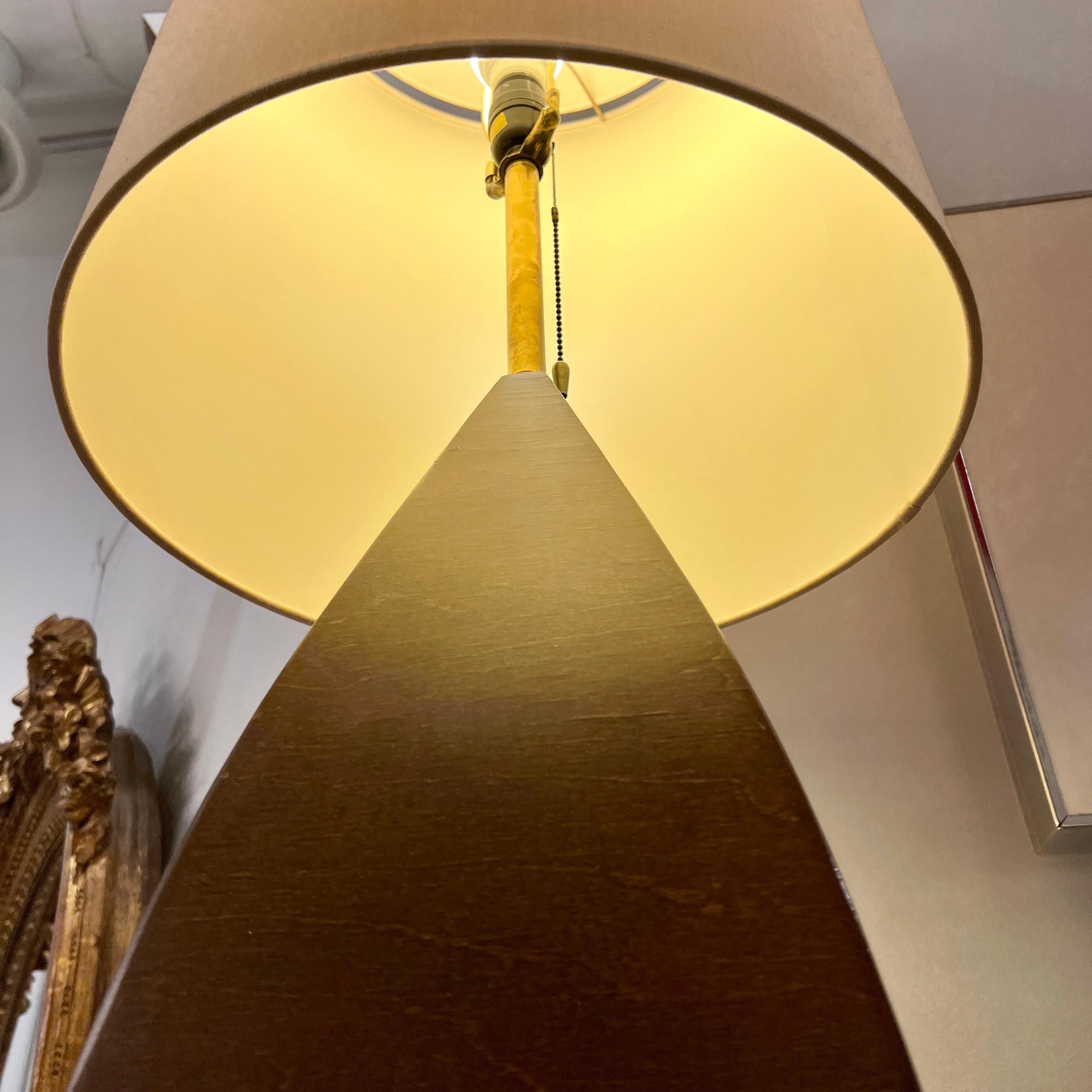 Lampada da tavolo modernista italiana In condizioni ottime in vendita a New York, NY