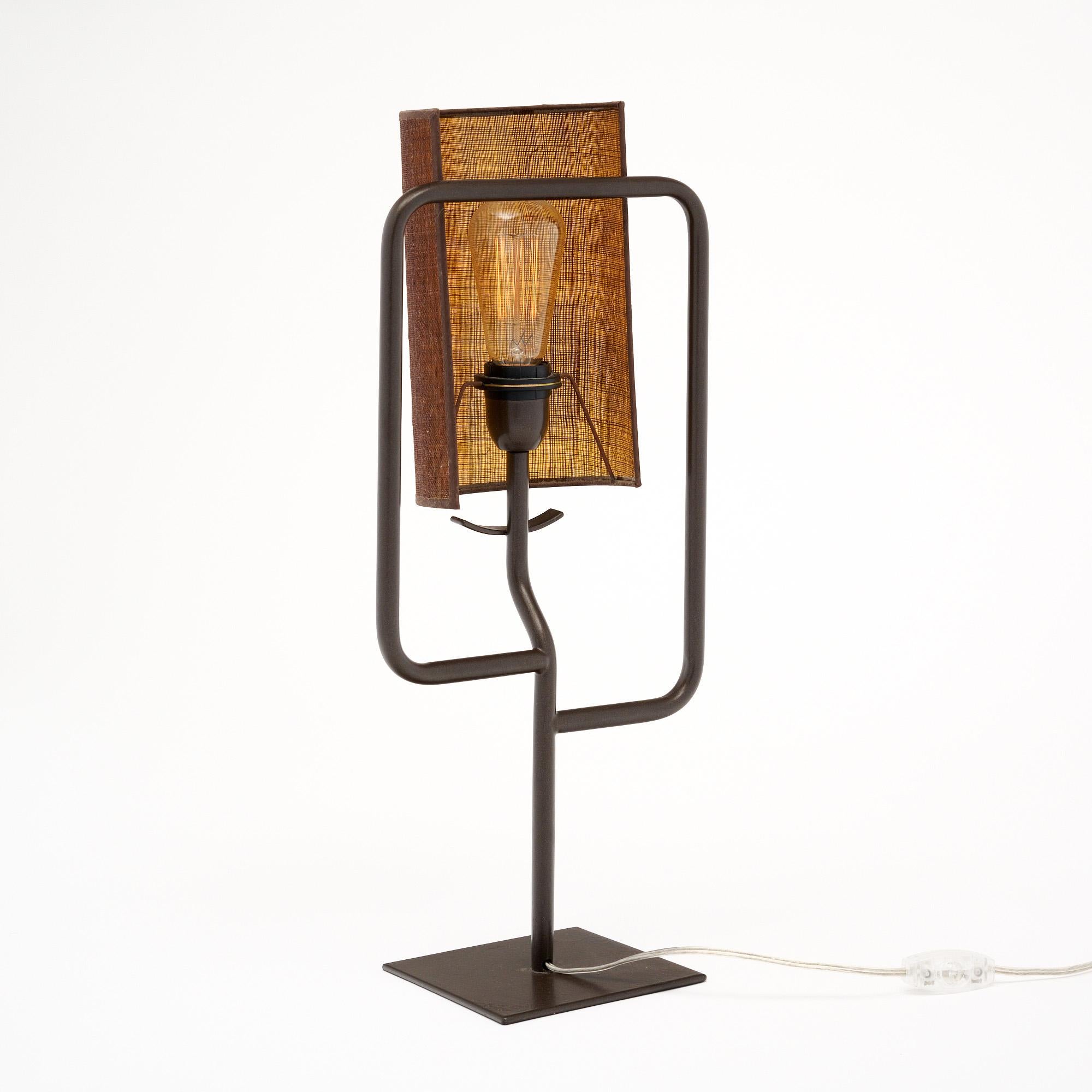 Italienische modernistische Tischlampe im Angebot 2
