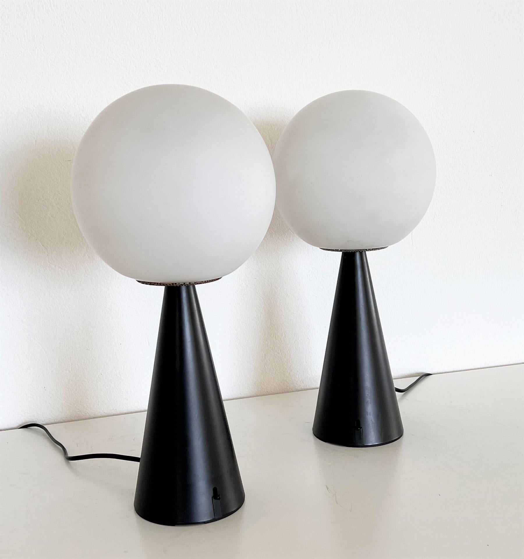 Late 20th Century Italian Modernist Table lamps in Glass and Metal by Tre Ci Luce, 1980s, Set of 2 For Sale