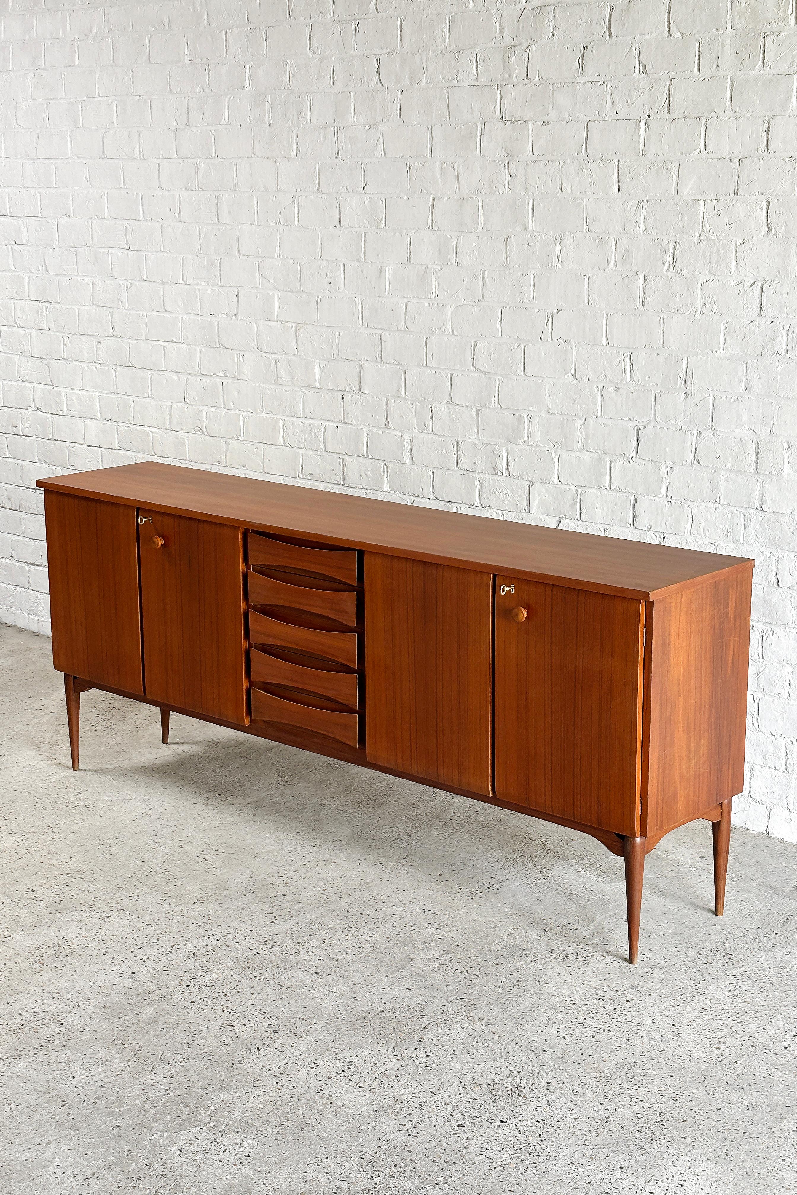 Mid-20th Century Italian Modernist Teak Sideboard Attributed to Vittorio Dassi, 1960's For Sale
