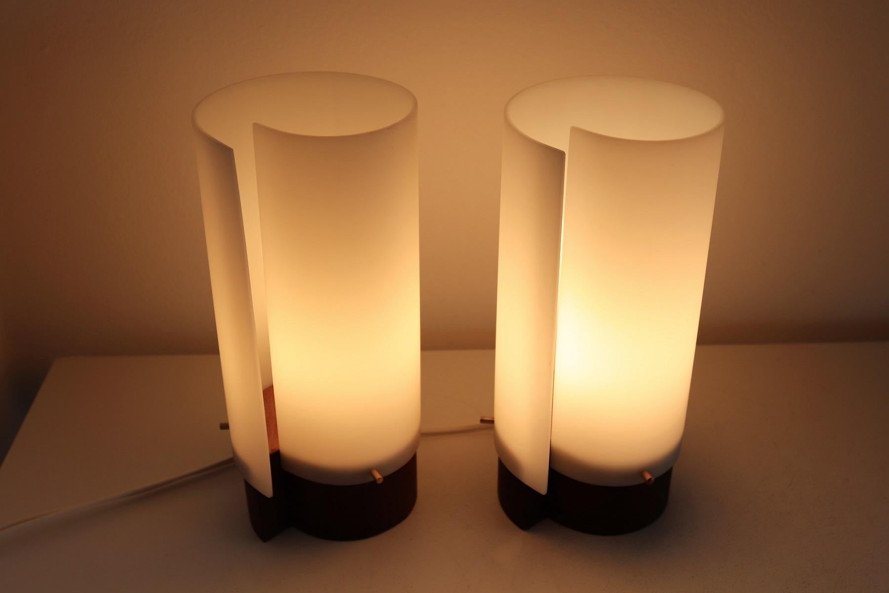 Acrylic Italian Modernist Teakwood Table Lamps with Methacrylic Curved Shades, 1950s For Sale