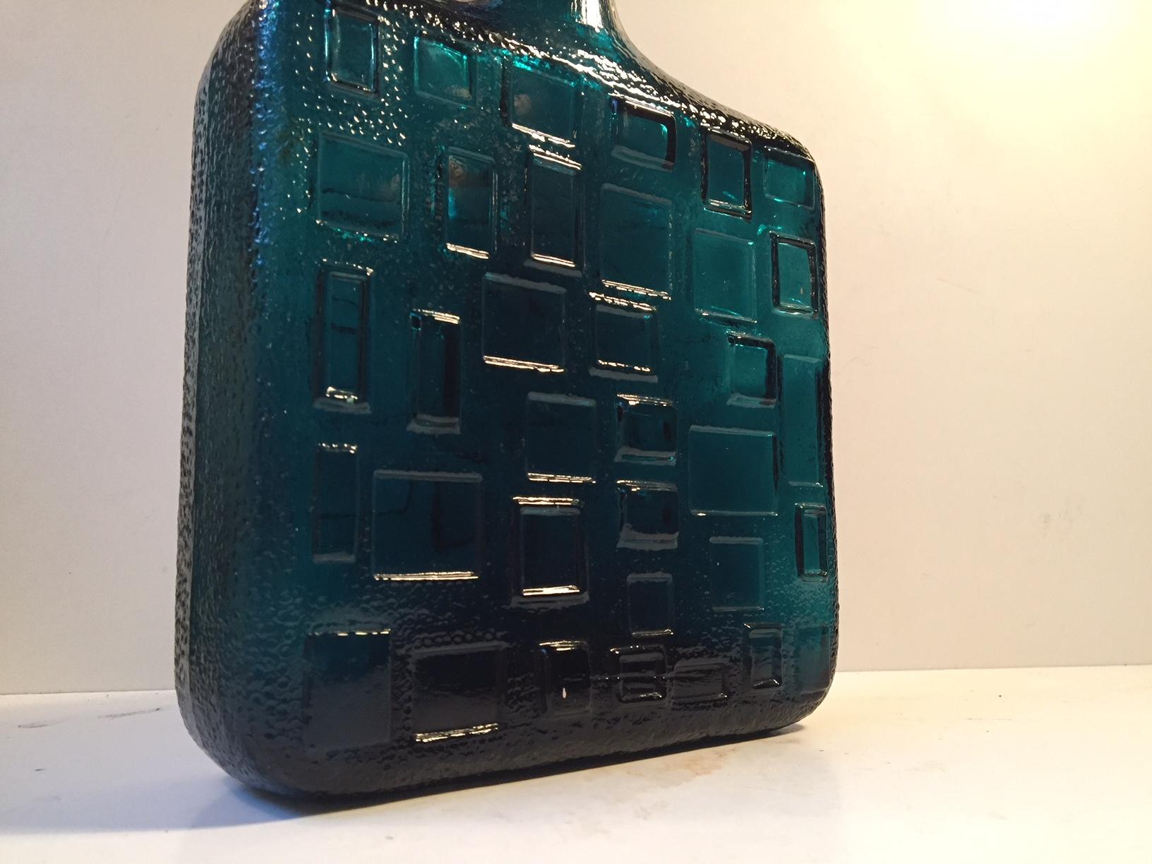 Teal blue Italian square decanter with a geometric pattern. It’s was manufactured by Empoli in Italy during the 1960s and possibly designed by Rossini.