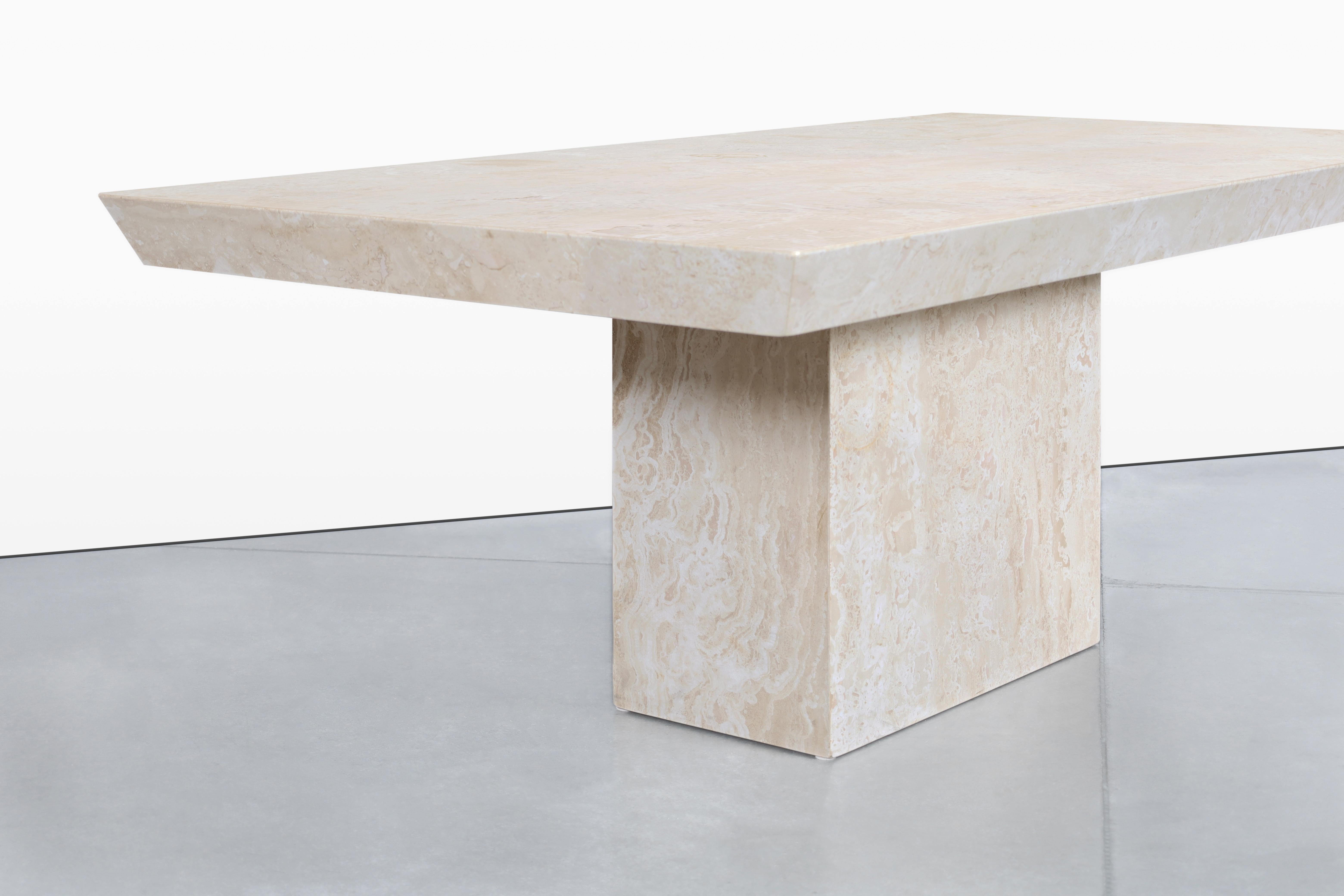 Fin du 20e siècle Table à manger moderniste italienne en travertin en vente