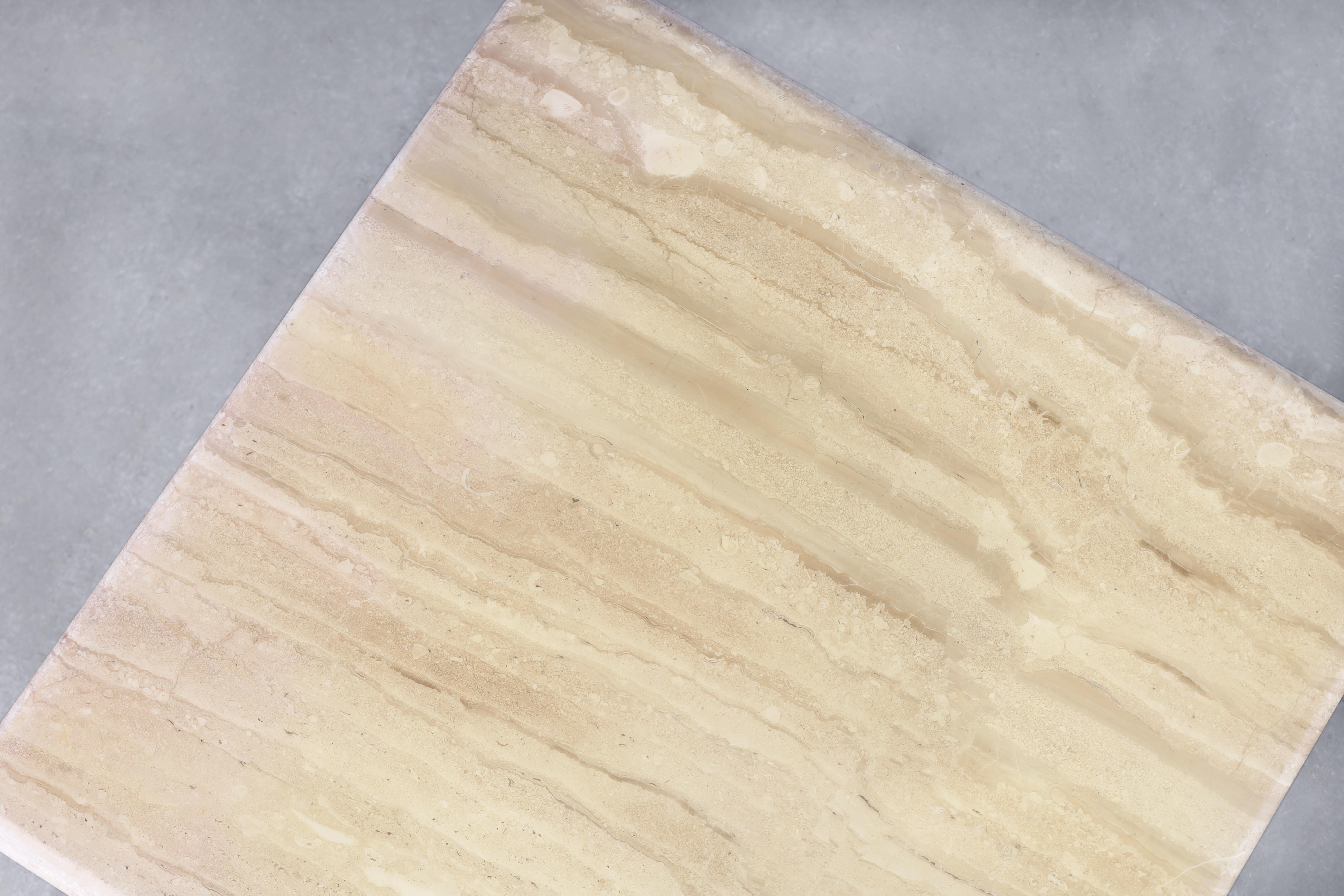 Tables d'appoint italiennes modernistes en marbre en vente 5