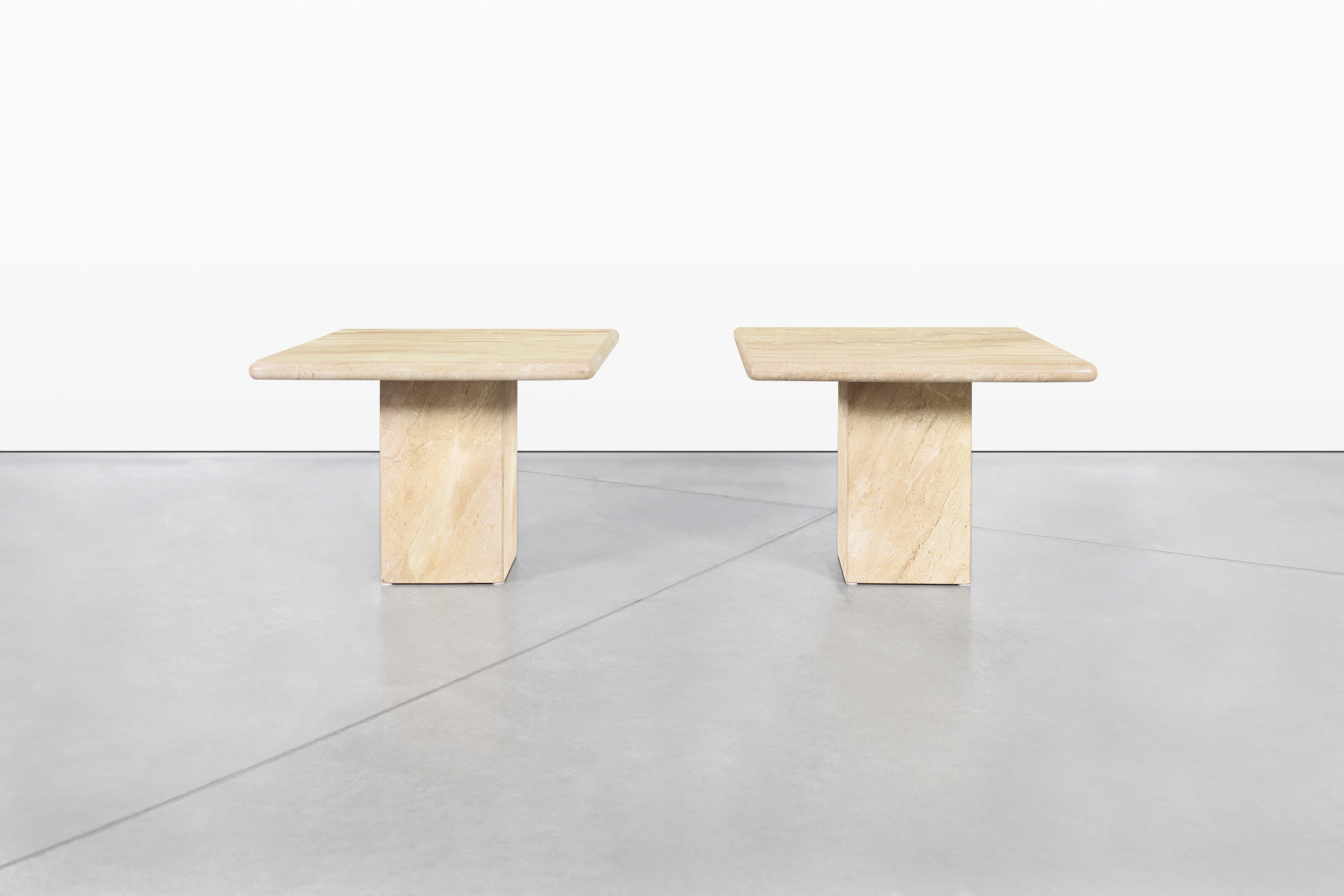 Mid-Century Modern Tables d'appoint italiennes modernistes en marbre en vente