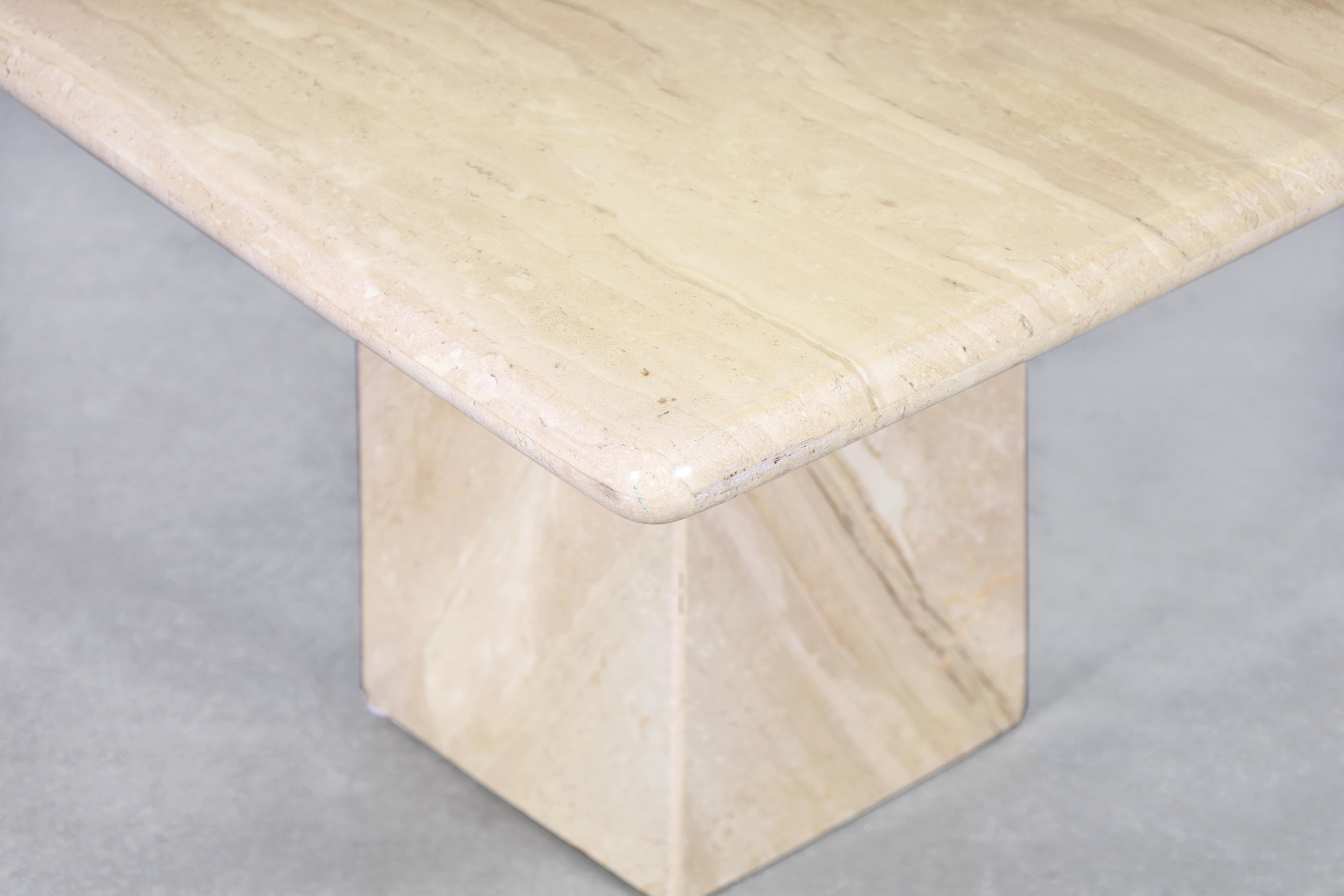 Tables d'appoint italiennes modernistes en marbre en vente 1