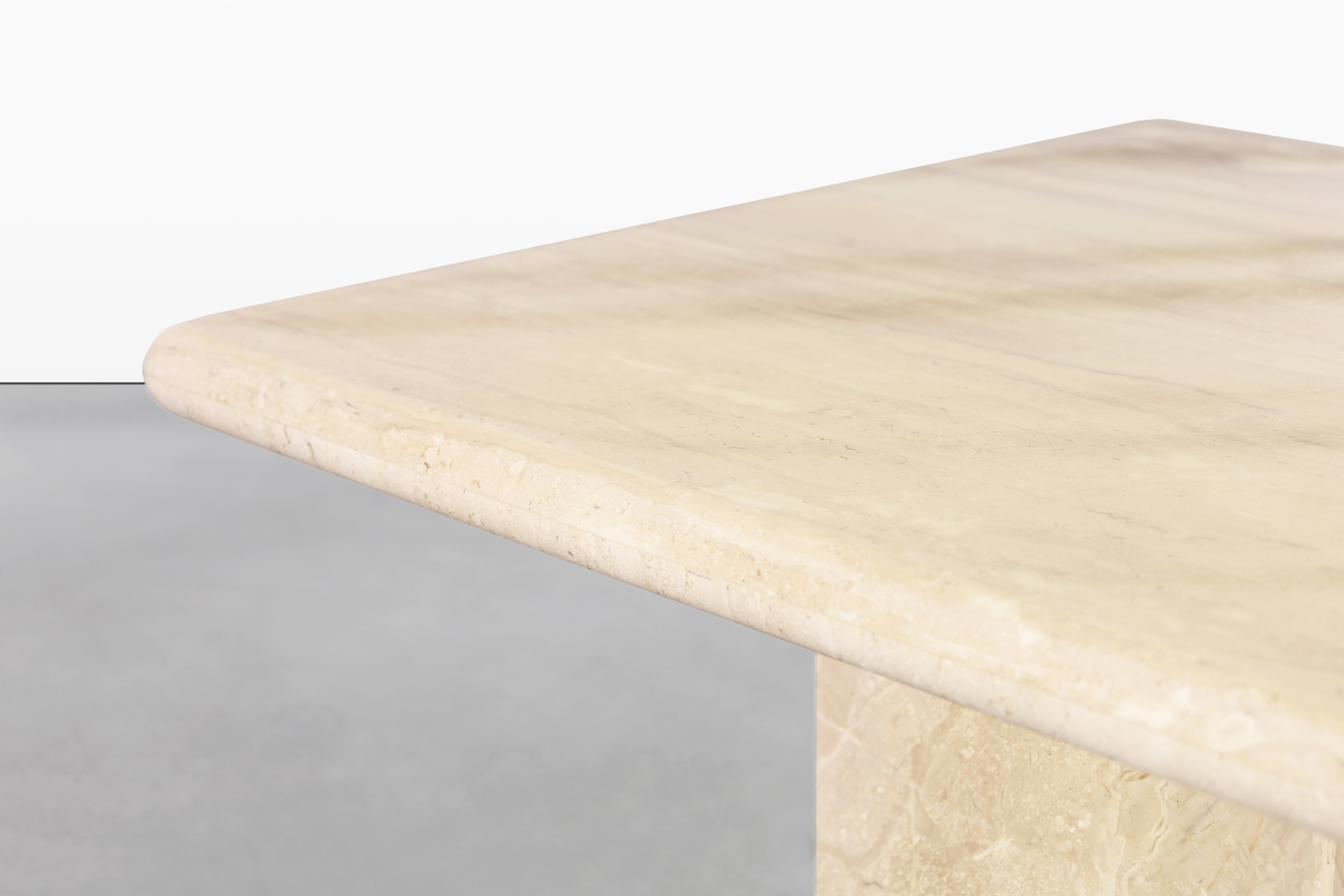 Tables d'appoint italiennes modernistes en marbre en vente 2