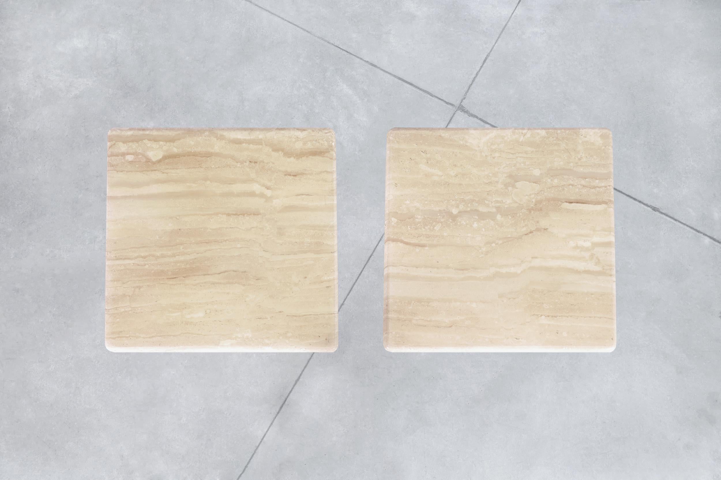 Tables d'appoint italiennes modernistes en marbre en vente 3