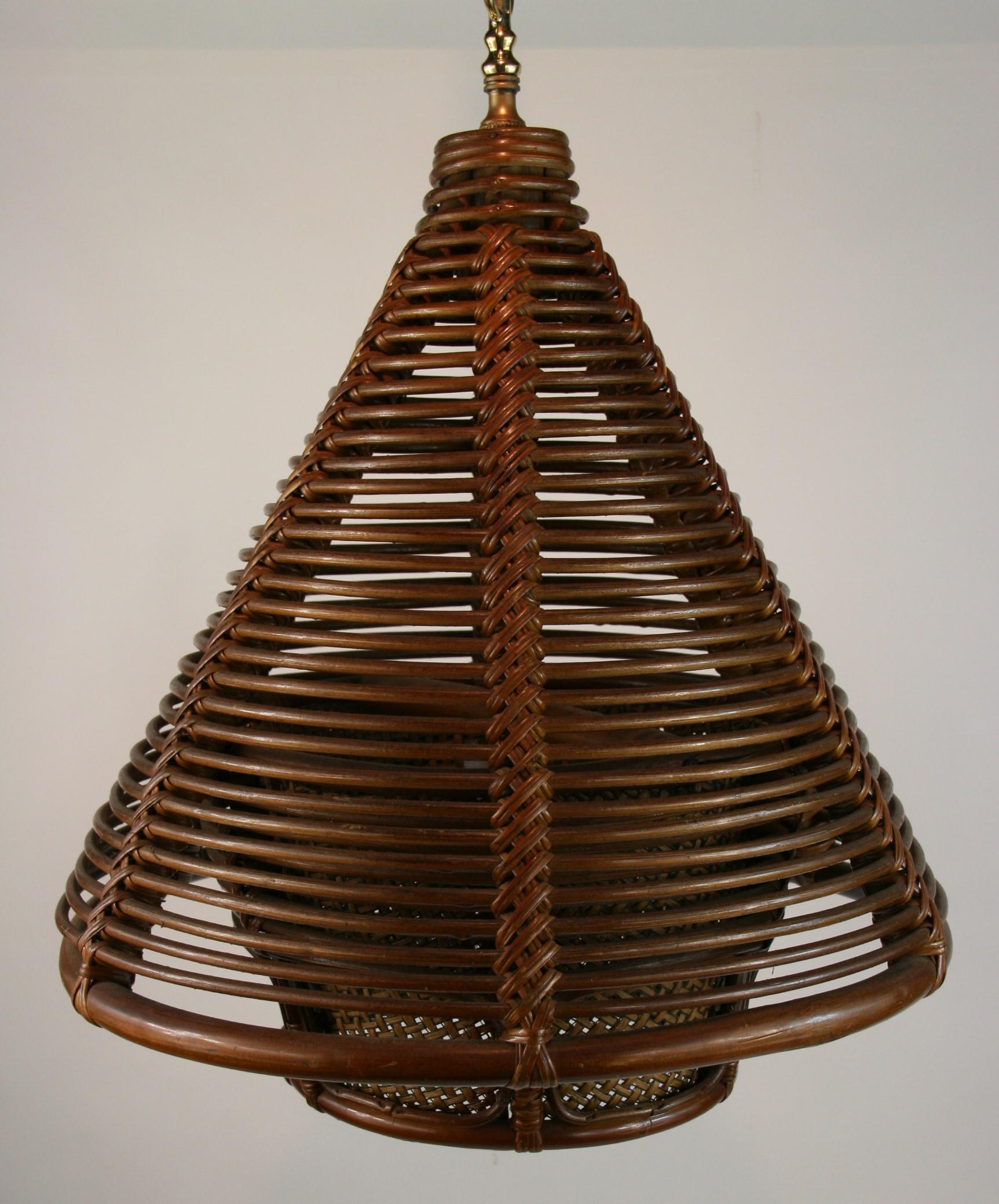 3-444 beautiful large Mid-Century Modern Italian woven wicker and circular rattan pendant.
Fixture is composed of a triangular rapped rattan outer surface and an intricate woven rattan.
A real show stopper one of a kind.Attributed to Gabriella