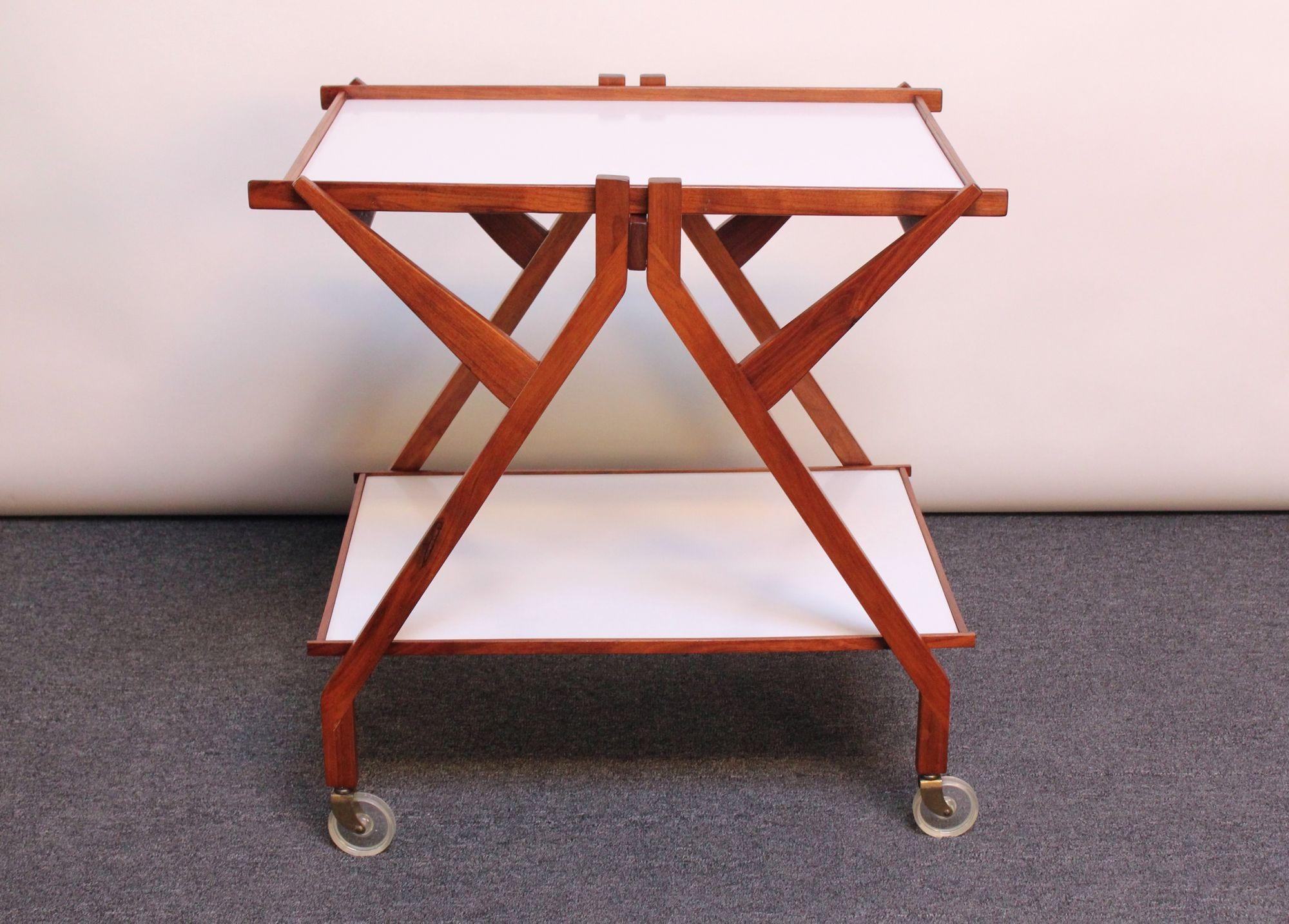 Italian Modernist Two-Tier Walnut Bar Cart/Trolley on Casters For Sale 11