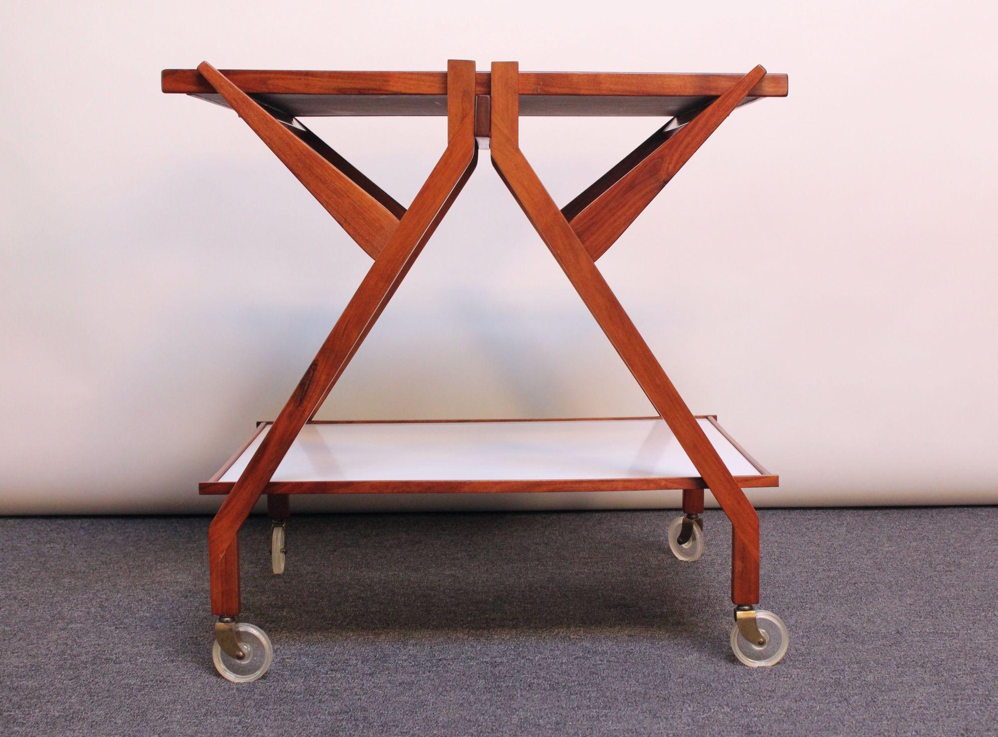 Italian Modernist Two-Tier Walnut Bar Cart/Trolley on Casters For Sale 1