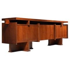 Bureau moderniste italien en noyer et laiton, années 1950