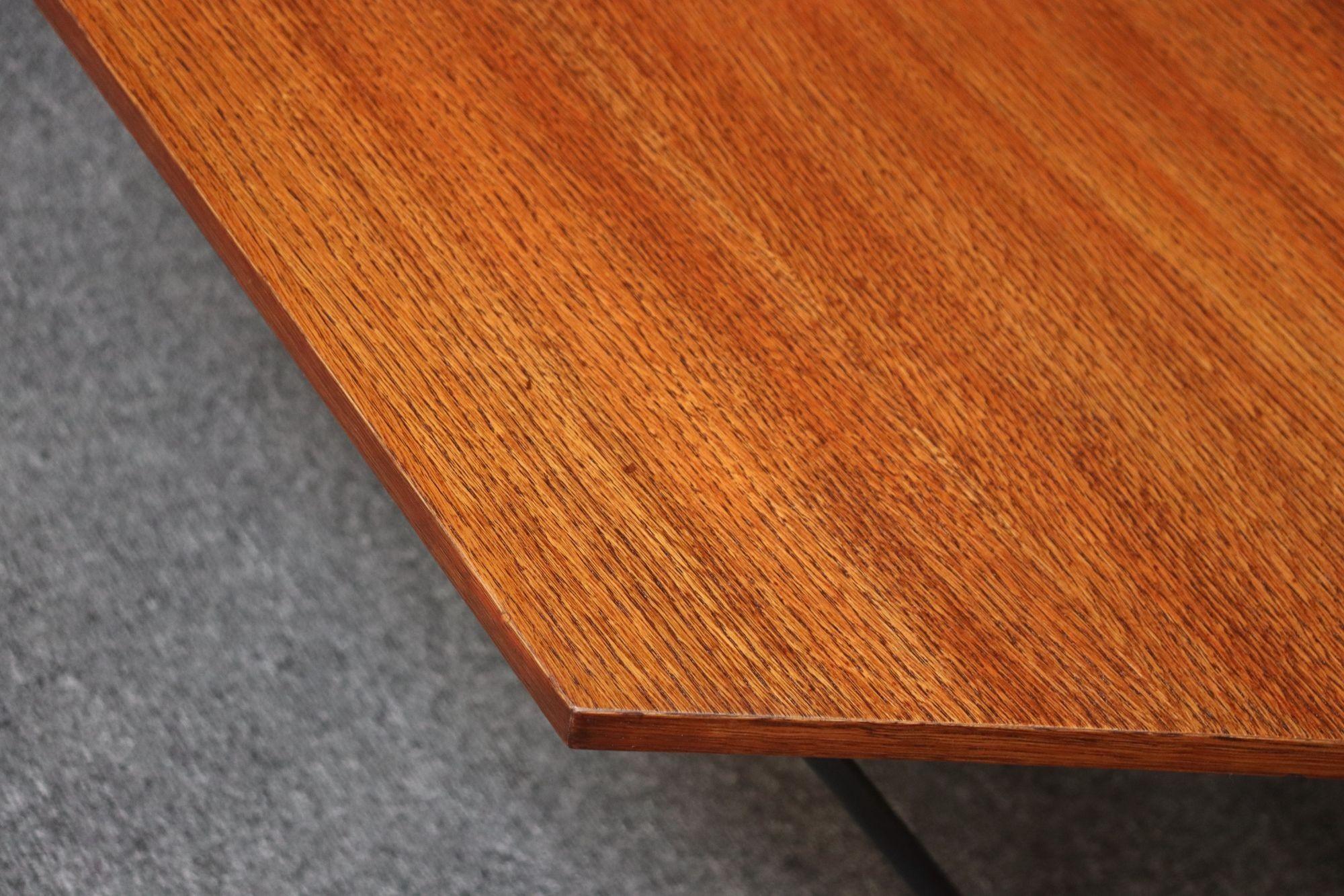 Italian Modernist Walnut and Iron Hexagonal Coffee Table by Gio Point for Isa en vente 11