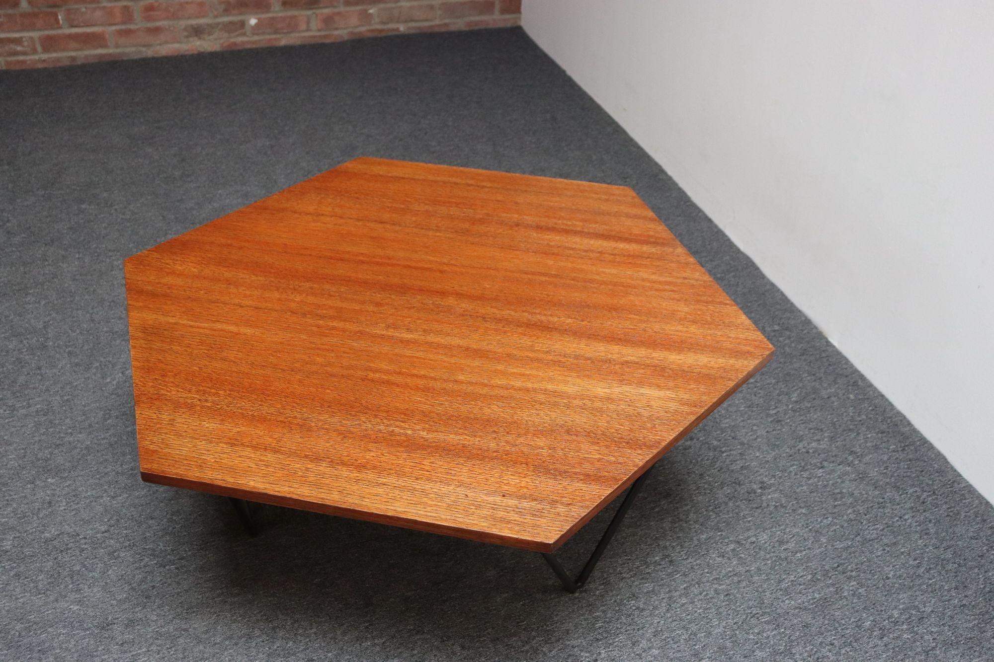 Fer Italian Modernist Walnut and Iron Hexagonal Coffee Table by Gio Point for Isa en vente