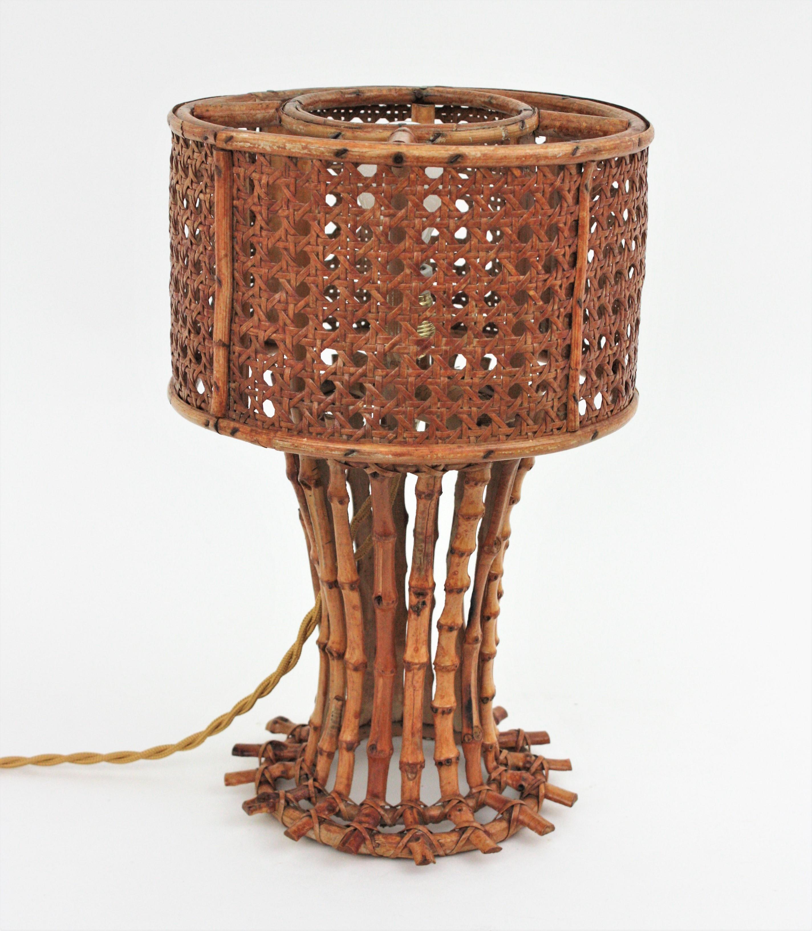 Italian Modernist Wicker Wire Rattan and Bamboo Table Lamp For Sale 3