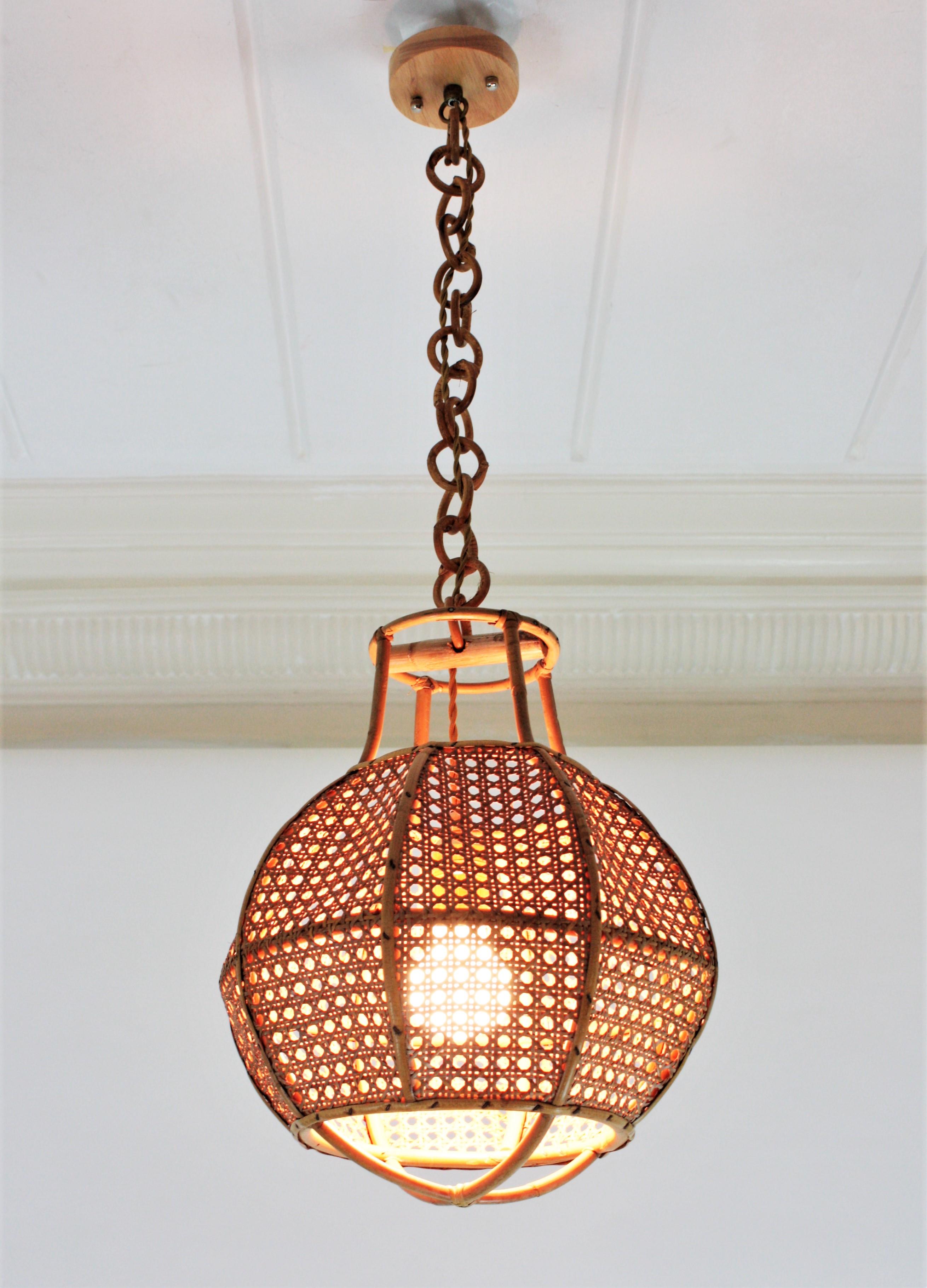 Mid-Century Modern Italian Modernist Wicker Wire and Rattan Globe Pendant / Hanging Light, 1950s