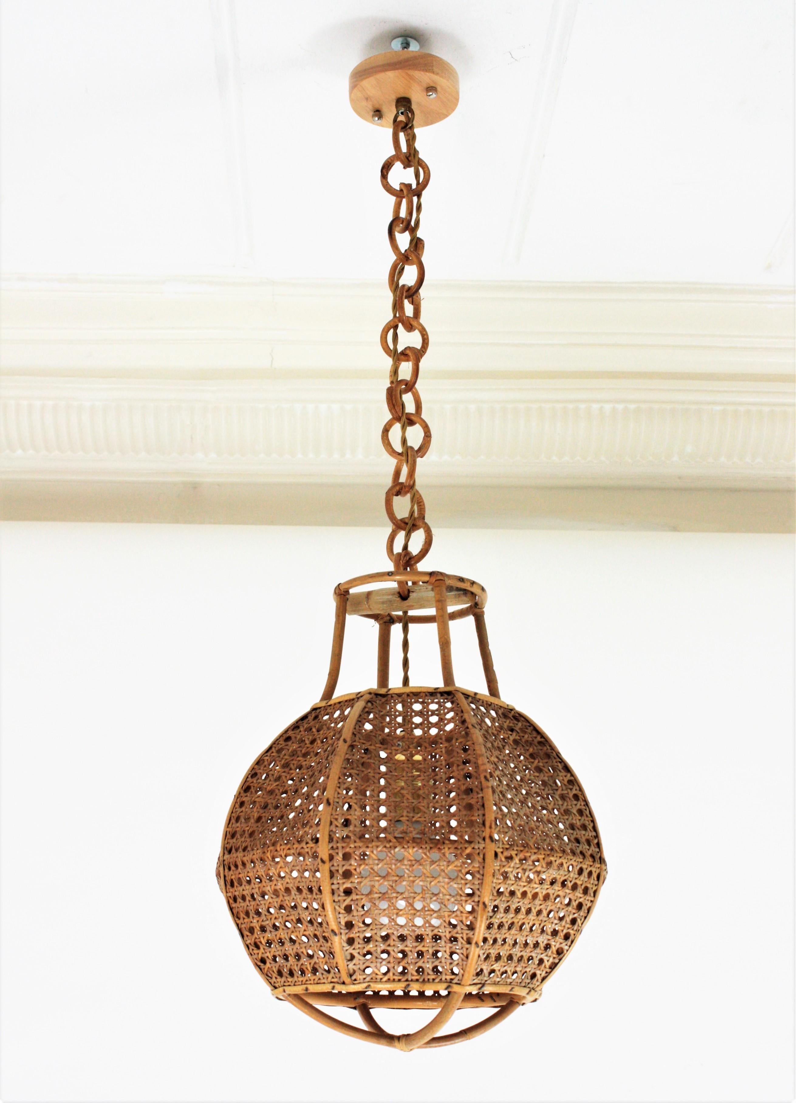 Woven Italian Modernist Wicker Wire and Rattan Globe Pendant / Hanging Light, 1950s