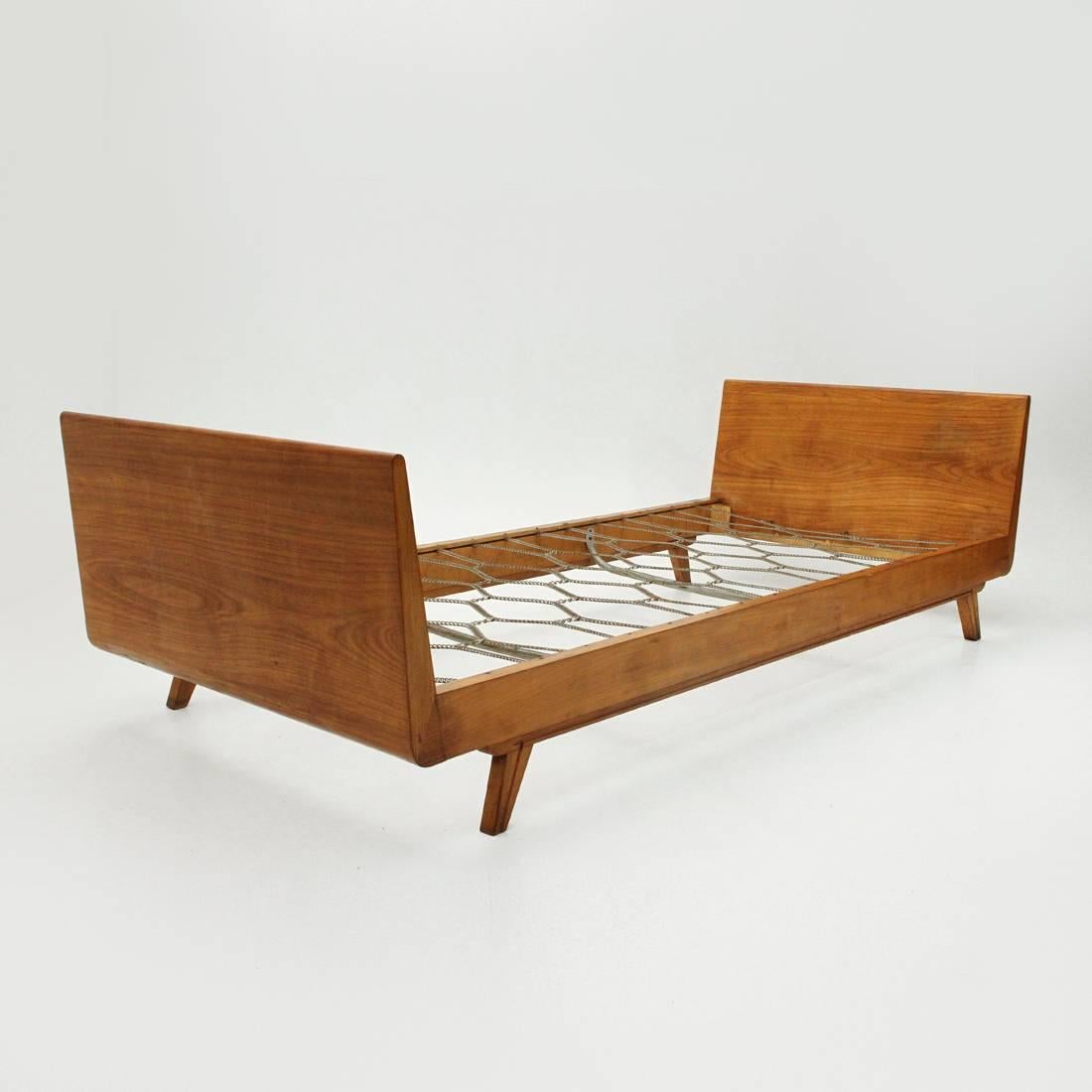 Italian Modernist Wooden Bed, 1950s In Good Condition In Savona, IT
