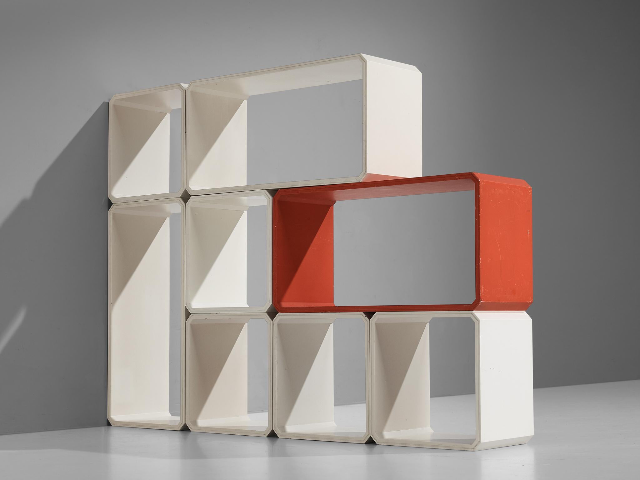 Italian Modular Cabinet in White and Red Lacquered Wood For Sale 1
