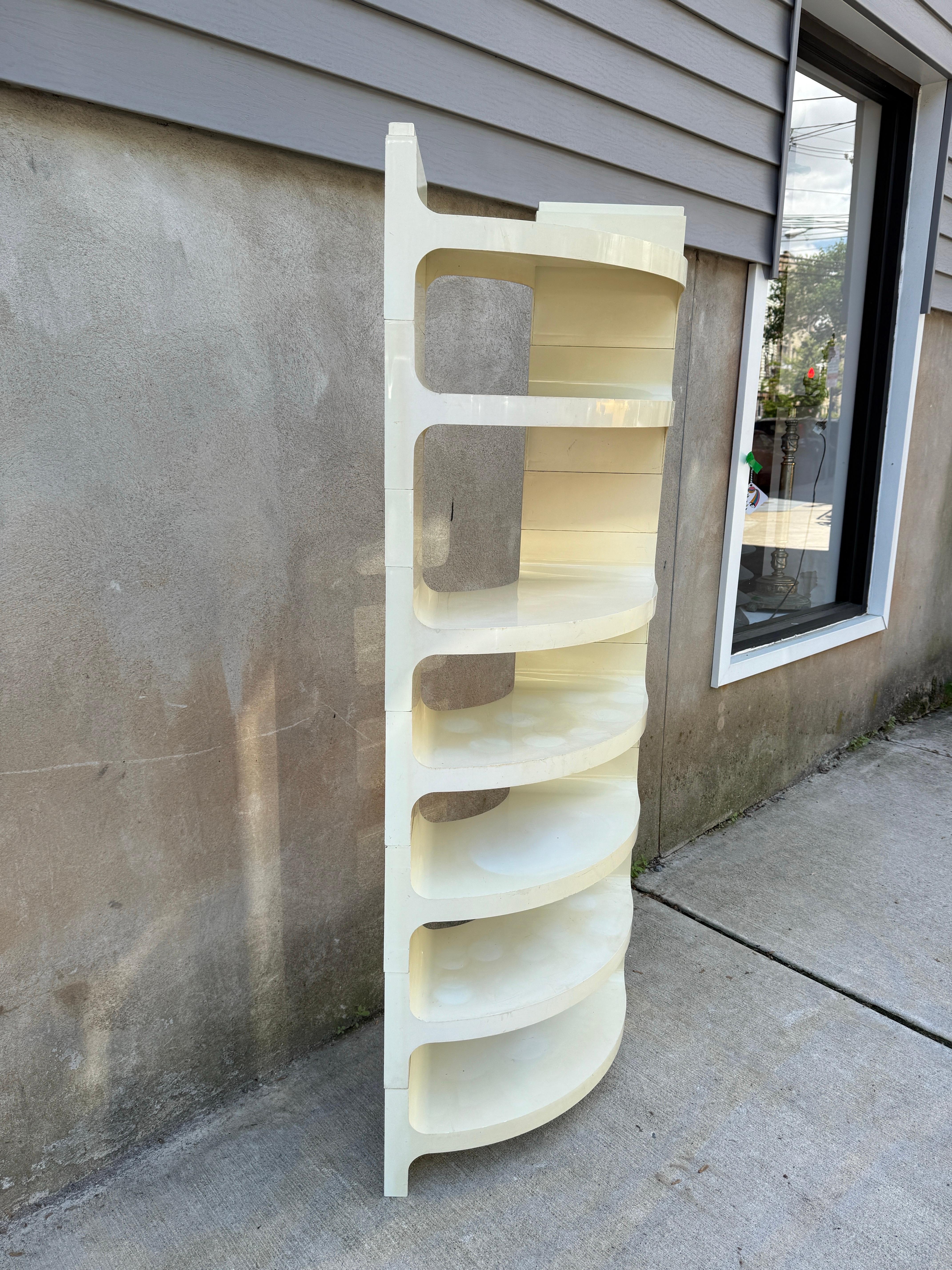 Very hard to find injection molded Italian modular curved bookshelf by Jo Je Bins for Vardani .  Original white has faded to varying degrees of beige, as typical, and expect moderate to considerable fading to shelves and sides, as well as scattered