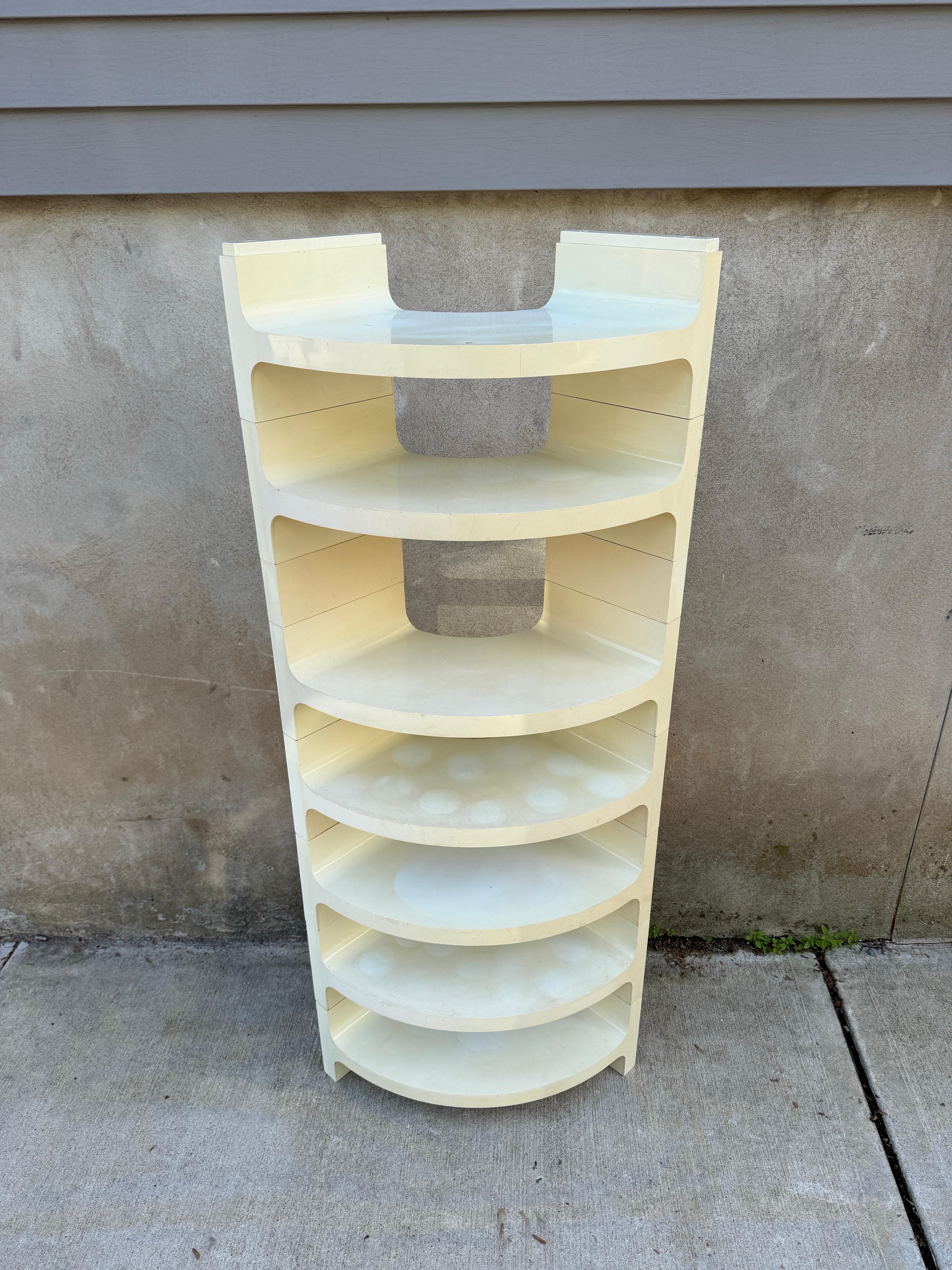 Italian Modular Curved Plastic Bookshelf by Jo Je Bins for Vardani In Fair Condition For Sale In Jersey City, NJ