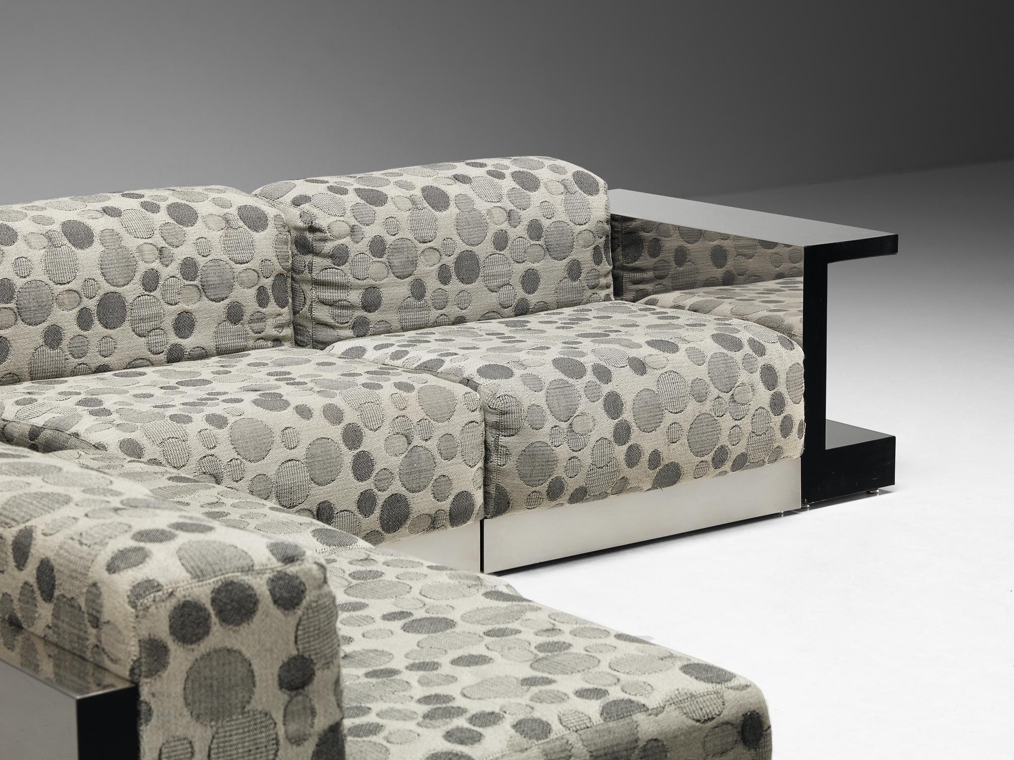 Modulares italienisches Sofa aus Chrom und gepunktetem grauem Stoff  im Angebot 3