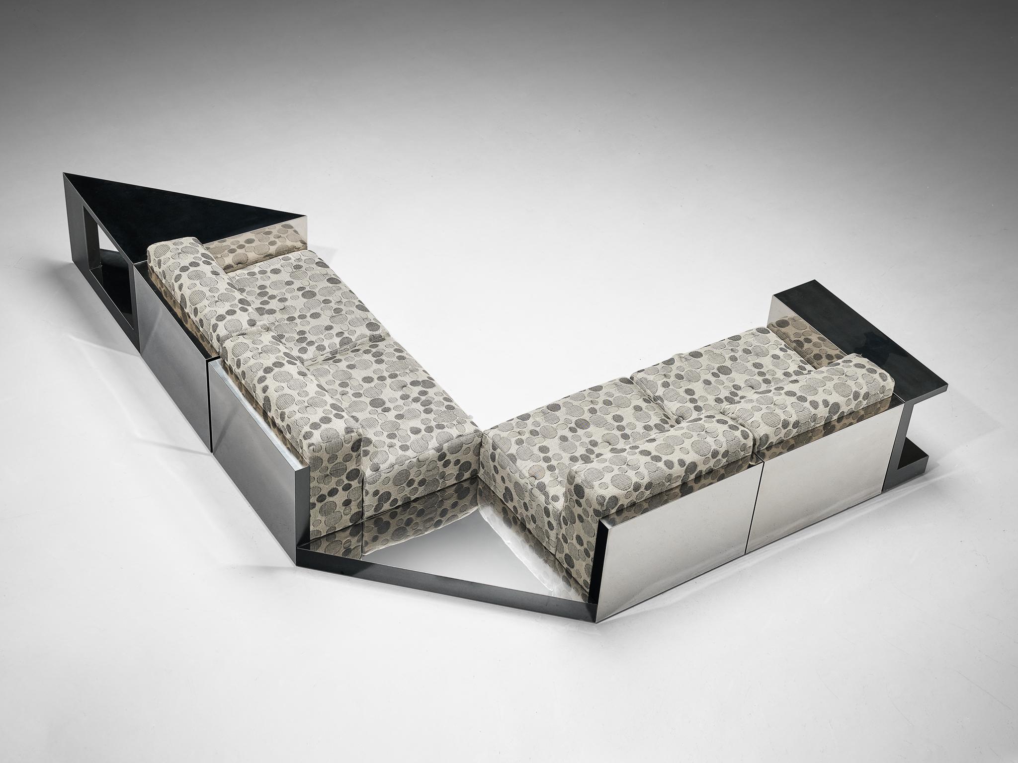 Modulares italienisches Sofa aus Chrom und gepunktetem grauem Stoff  (Moderne der Mitte des Jahrhunderts) im Angebot