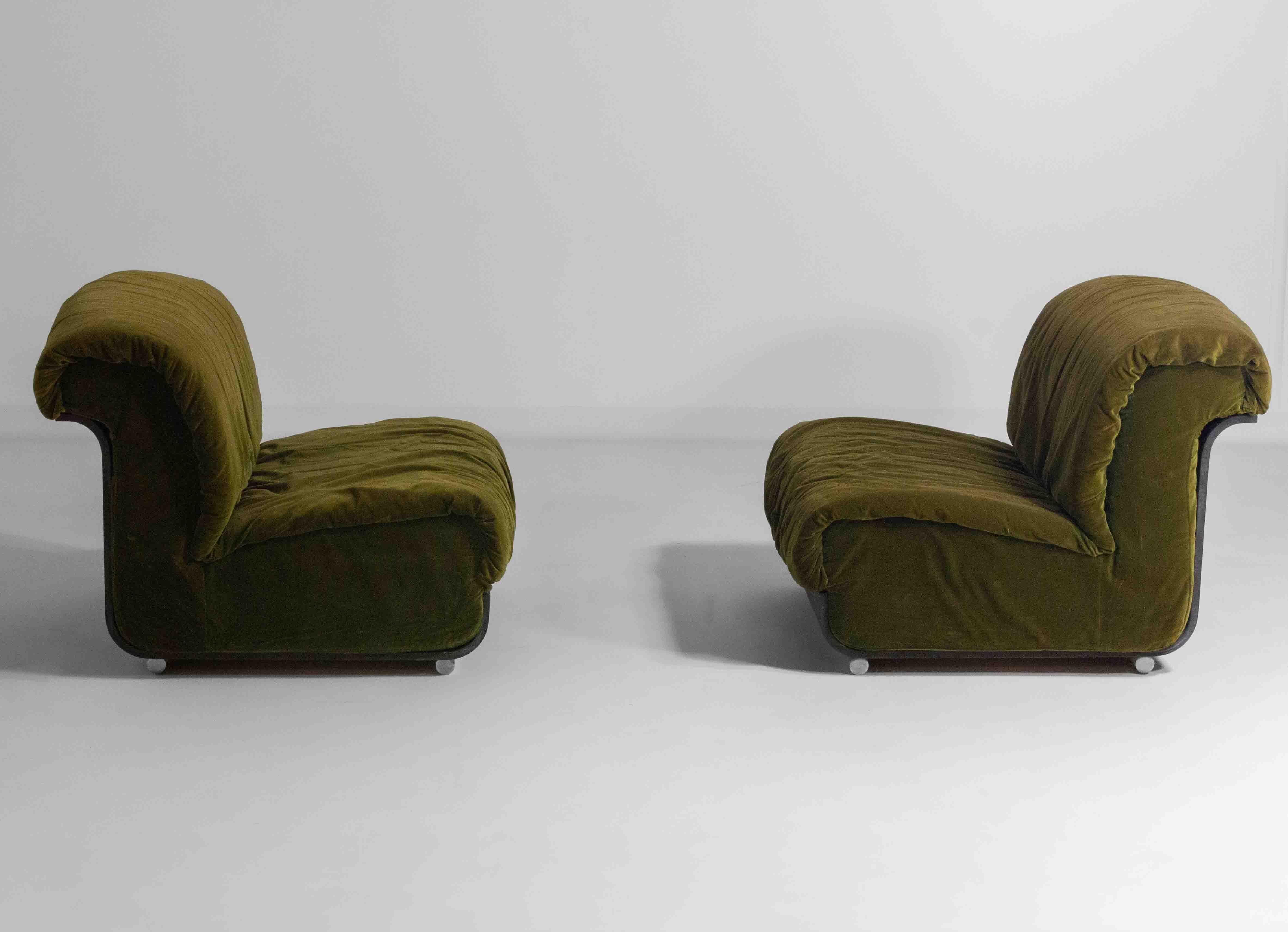 Canapé modulaire italien en velours vert luxuriant avec cadre minimaliste, 1970 4