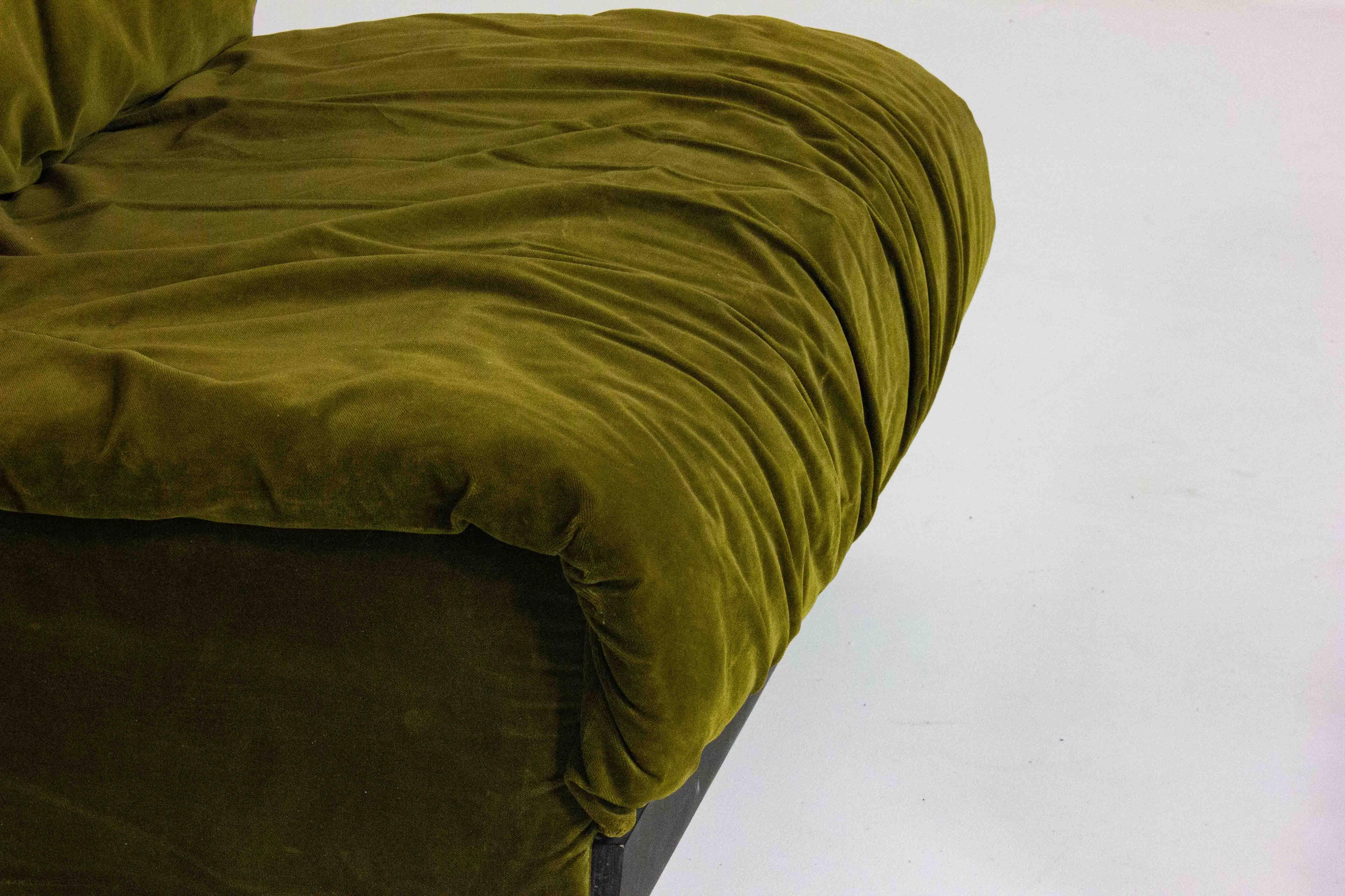 Canapé modulaire italien en velours vert luxuriant avec cadre minimaliste, 1970 6