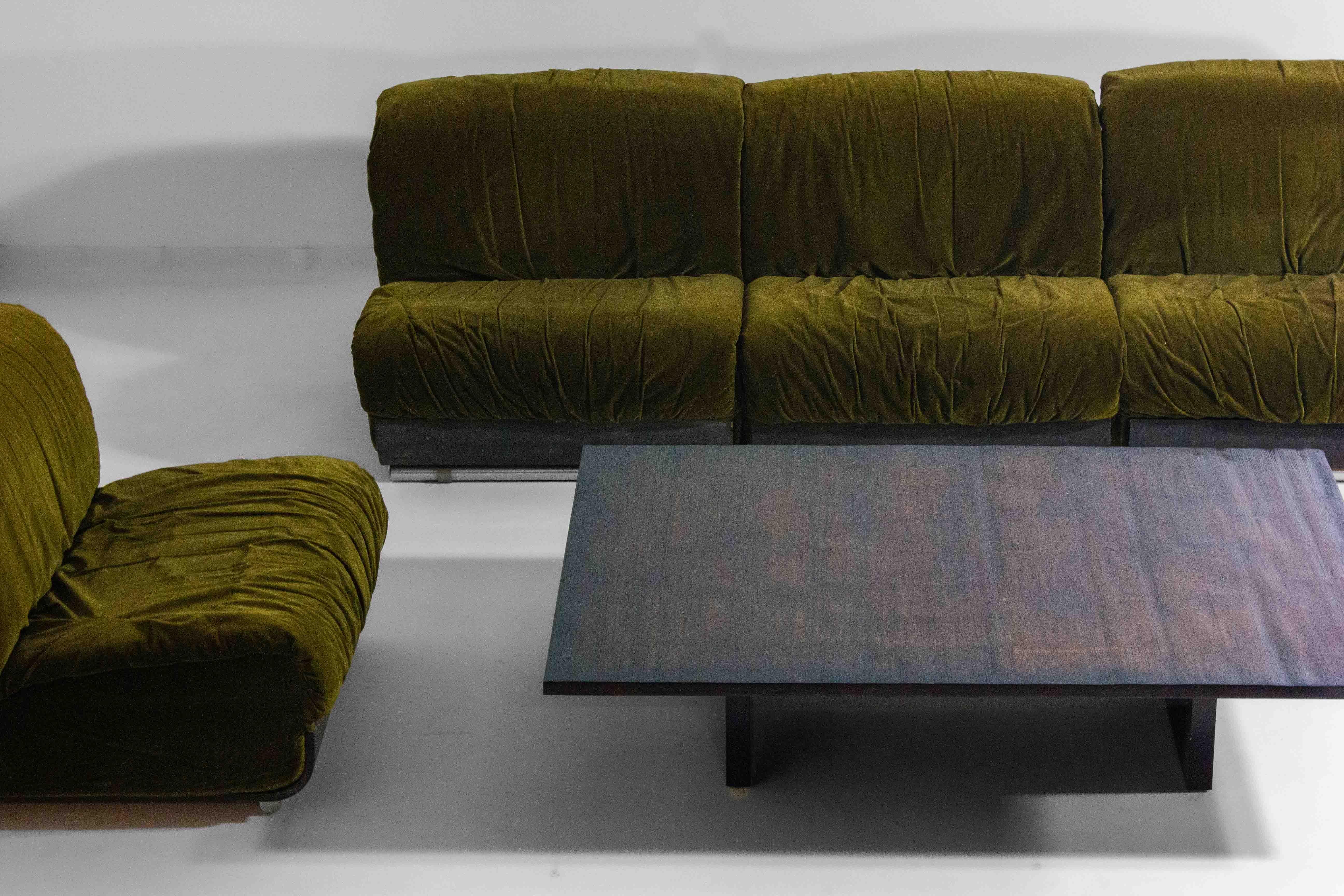 Canapé modulaire italien en velours vert luxuriant avec cadre minimaliste, 1970 1