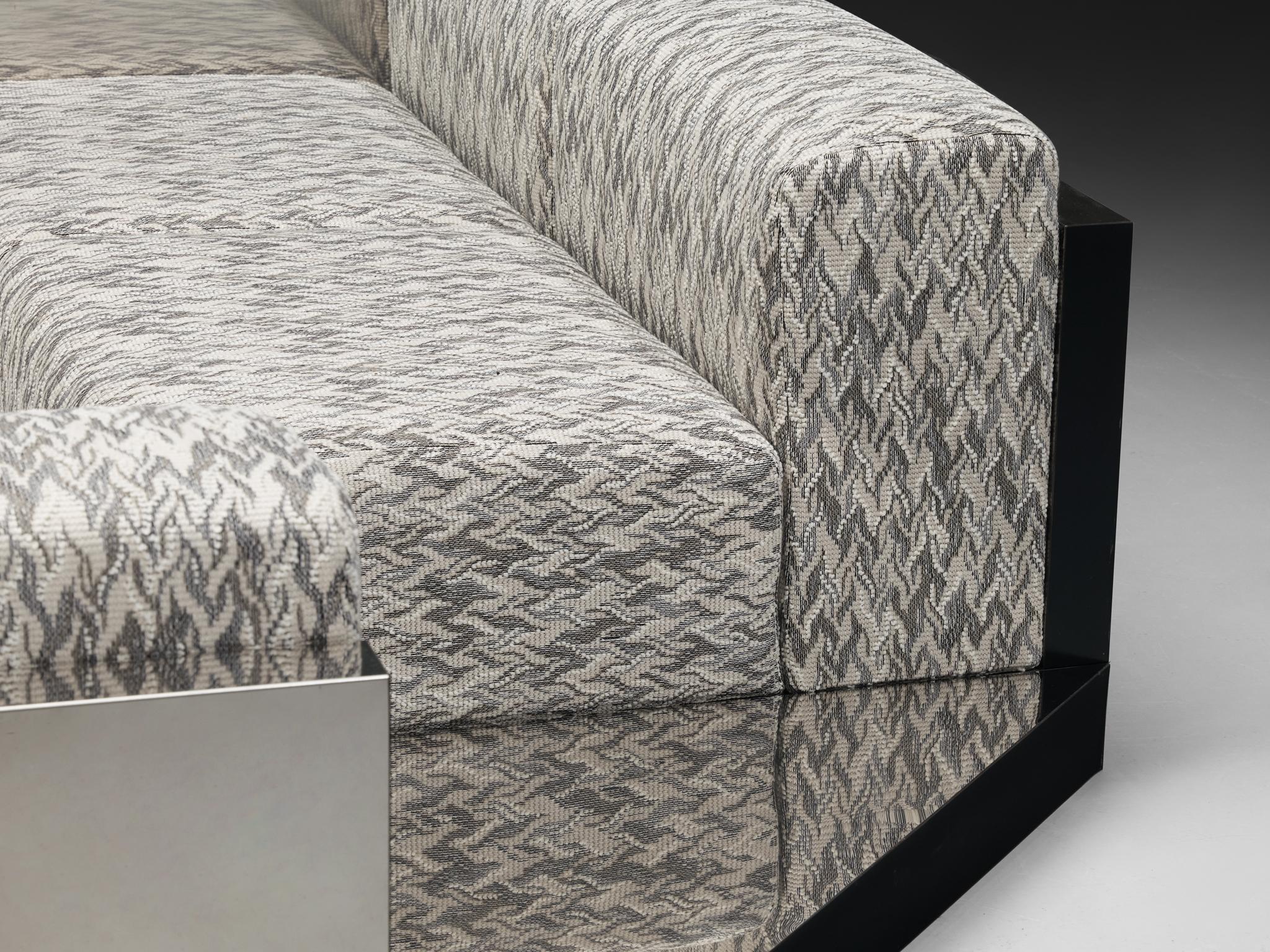 Italian Modular Sofa in Metal and Patterned Grey Fabric For Sale 4