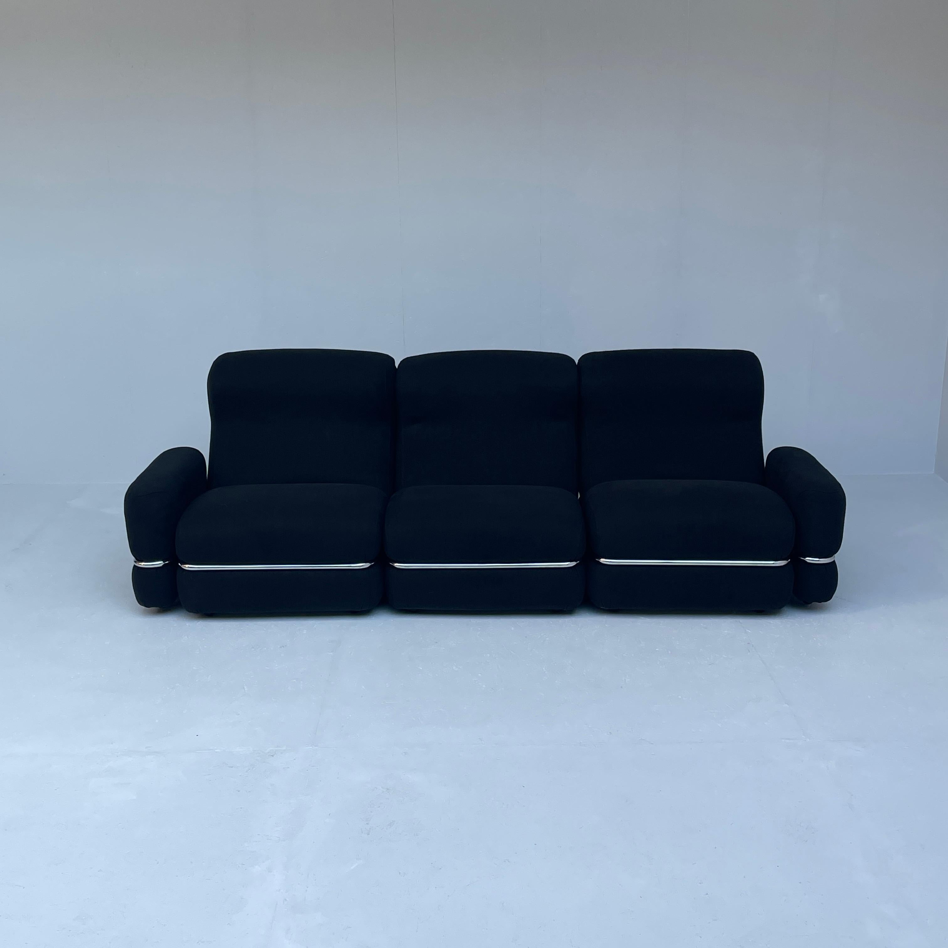 Italian Modular Sofa in Reupholstered Dark Blue Linnen In Good Condition In Antwerpen, BE