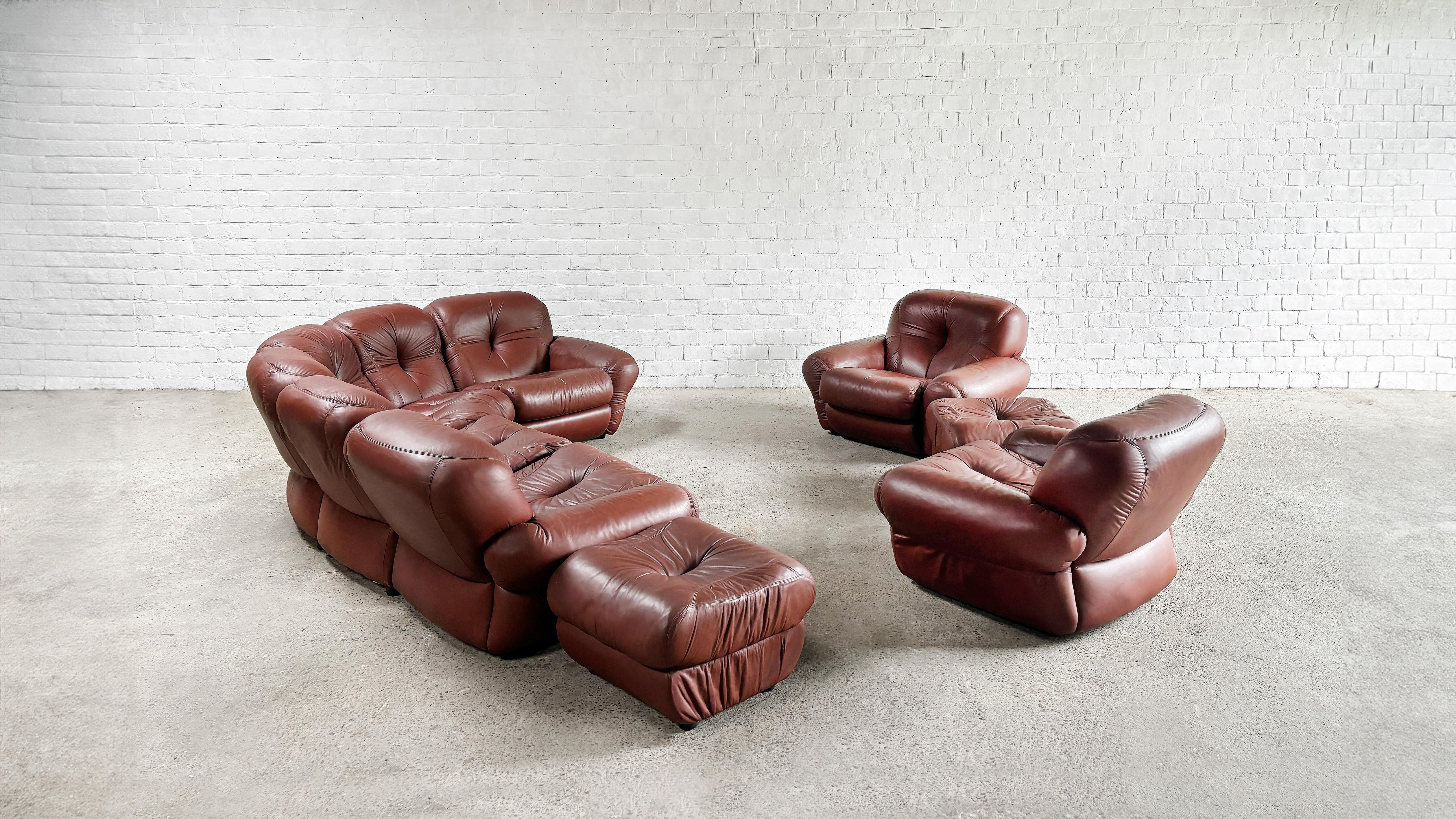 Mid-Century Modern Italian Modular Sofa Set In Cognac Leather Attributed To Mobil Girgi, 1970's For Sale