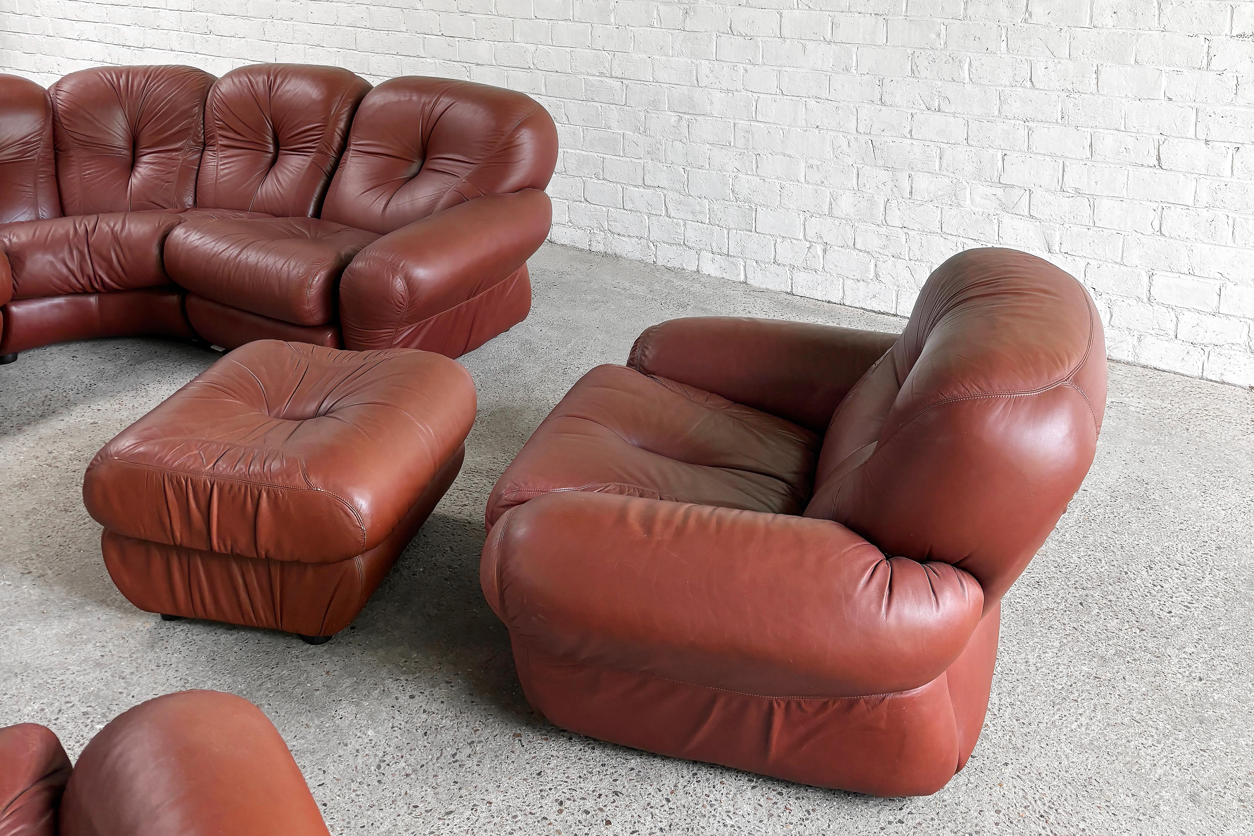 Italian Modular Sofa Set In Cognac Leather Attributed To Mobil Girgi, 1970's In Good Condition For Sale In Antwerp, Antwerp