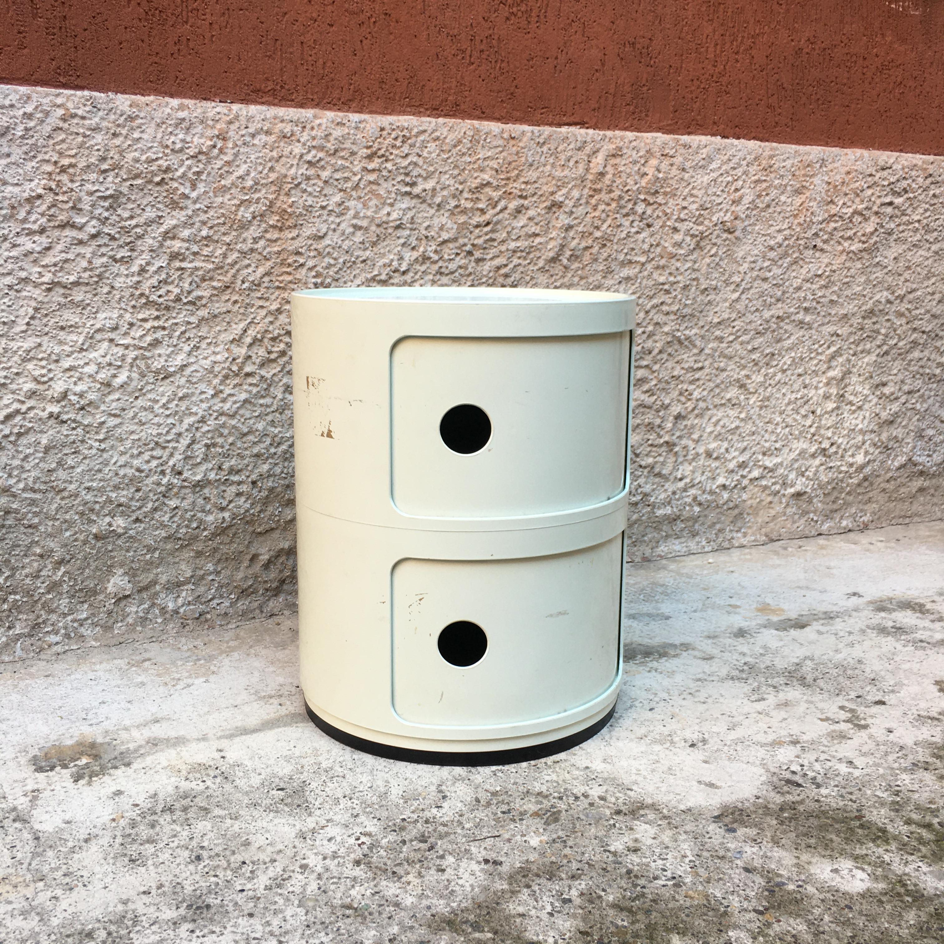 Italian Modular White Plastic Case, by Anna Castelli for Kartel, 1970s In Good Condition In MIlano, IT