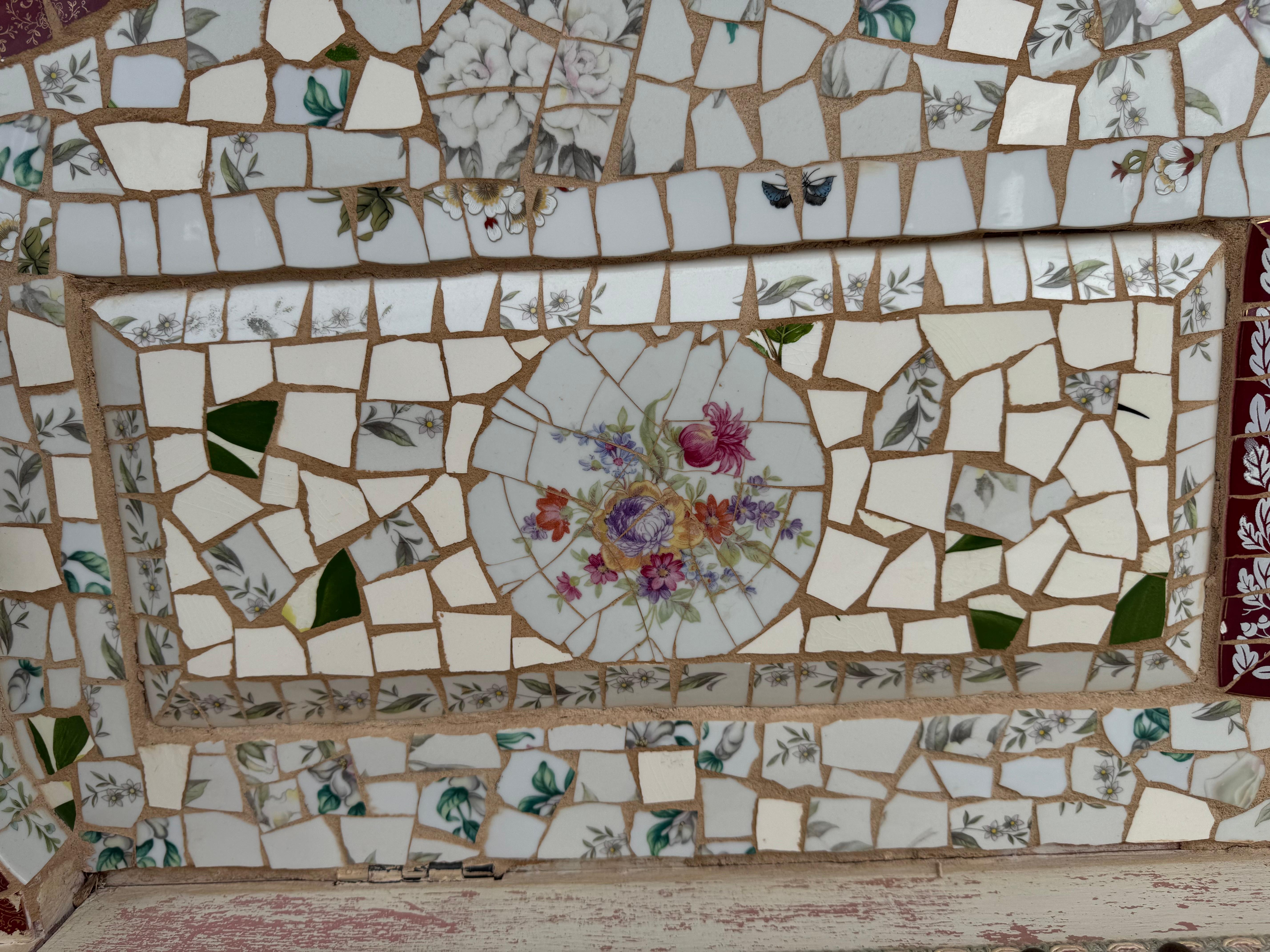 Banc en bois mosaïque italien avec siège de rangement Bon état - En vente à Pasadena, TX