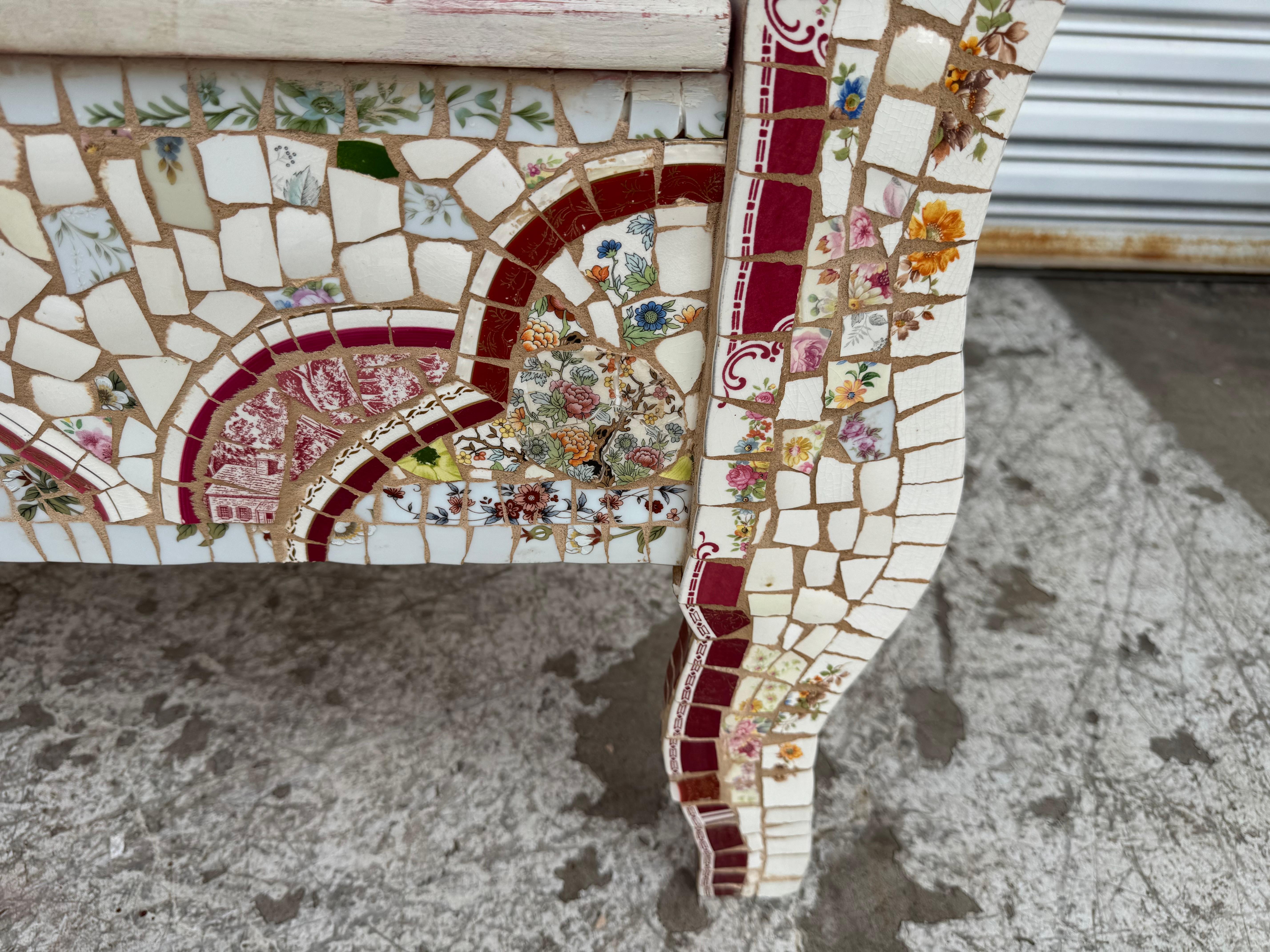 Bois Banc en bois mosaïque italien avec siège de rangement en vente