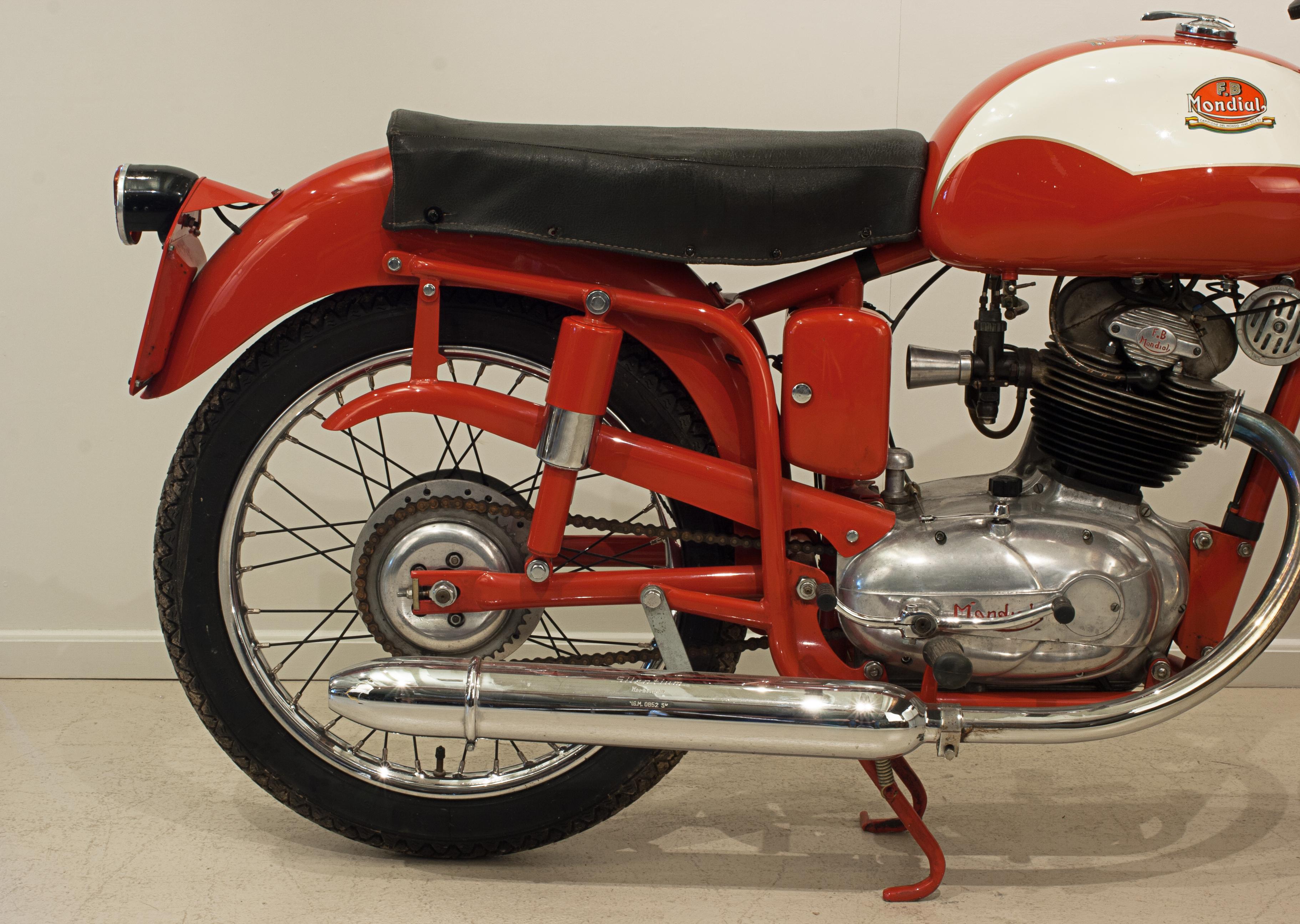 Italian Motorcycle, Mondial 1960 Sprint, Classic Motorbike. In Good Condition For Sale In Oxfordshire, GB