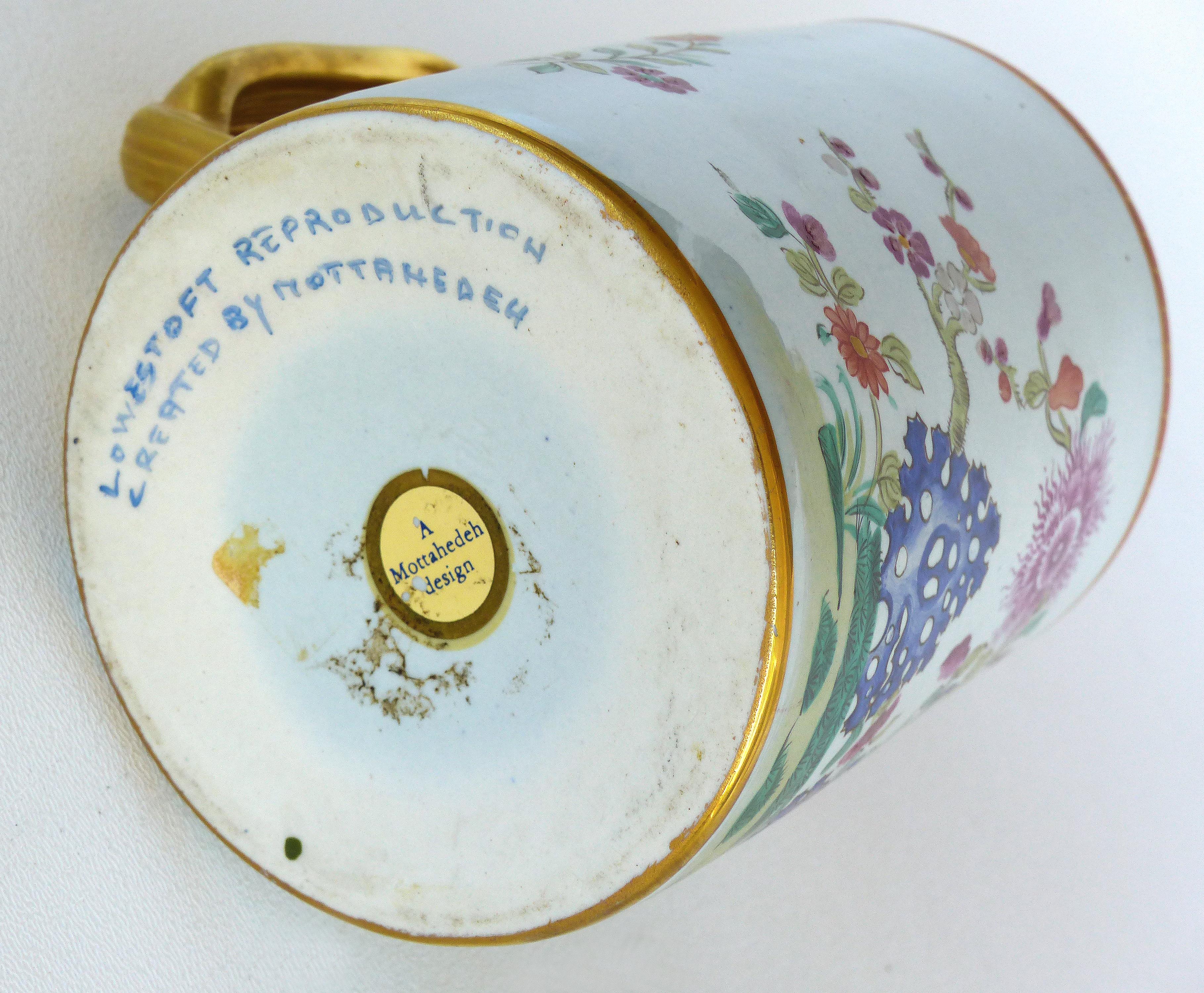Porcelain Italian Mottahedeh Reproduction of Lowestoft Fine Quality 18th Century Mug