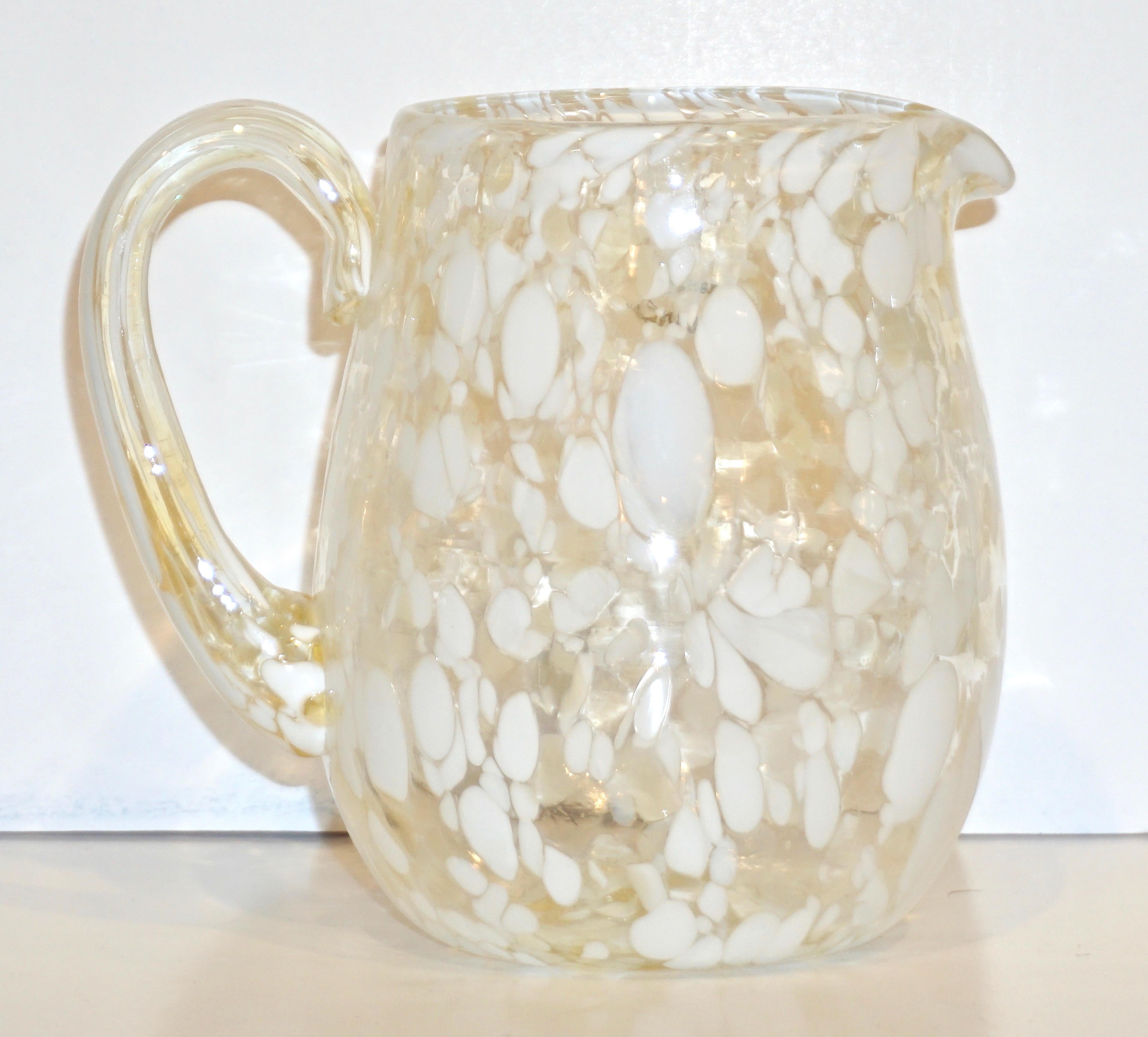 Pichet moderne italien en verre de Murano moucheté avec murrine blanche en vente 1