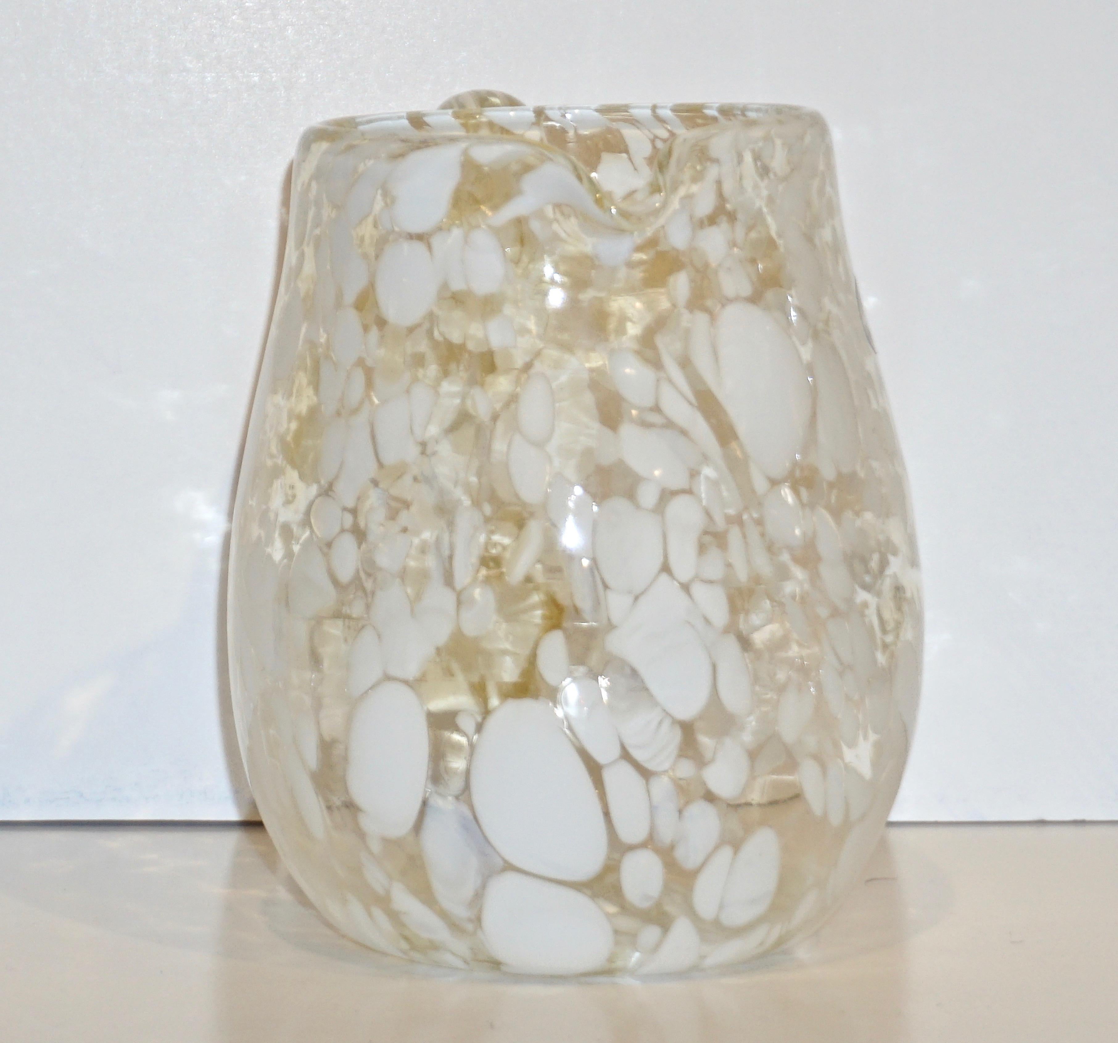 Pichet moderne italien en verre de Murano moucheté avec murrine blanche en vente 2