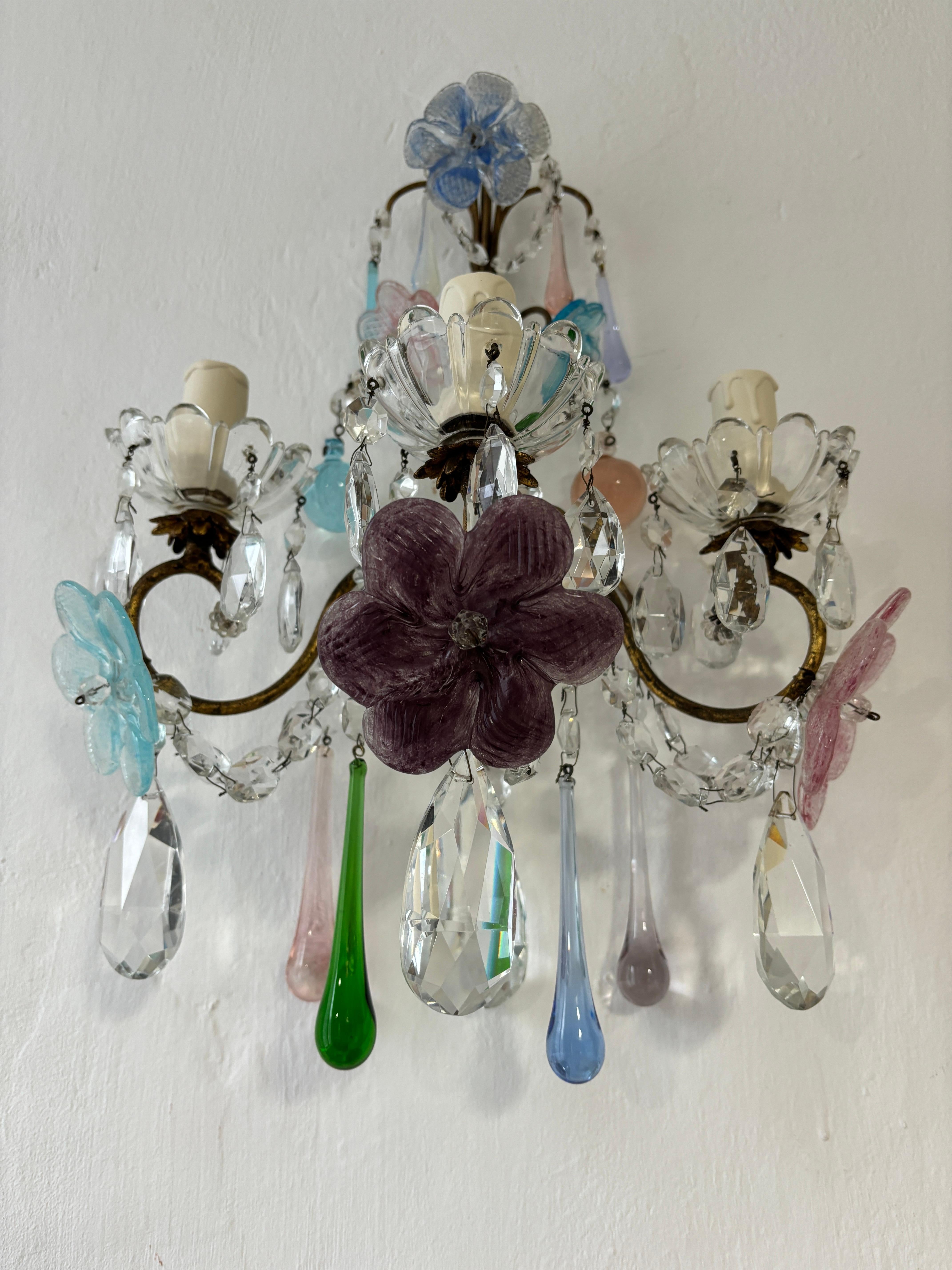Fleurs italiennes en verre de Murano multicolore à 3 niveaux avec appliques en forme de lances en cristal 1930 Bon état - En vente à Firenze, Toscana