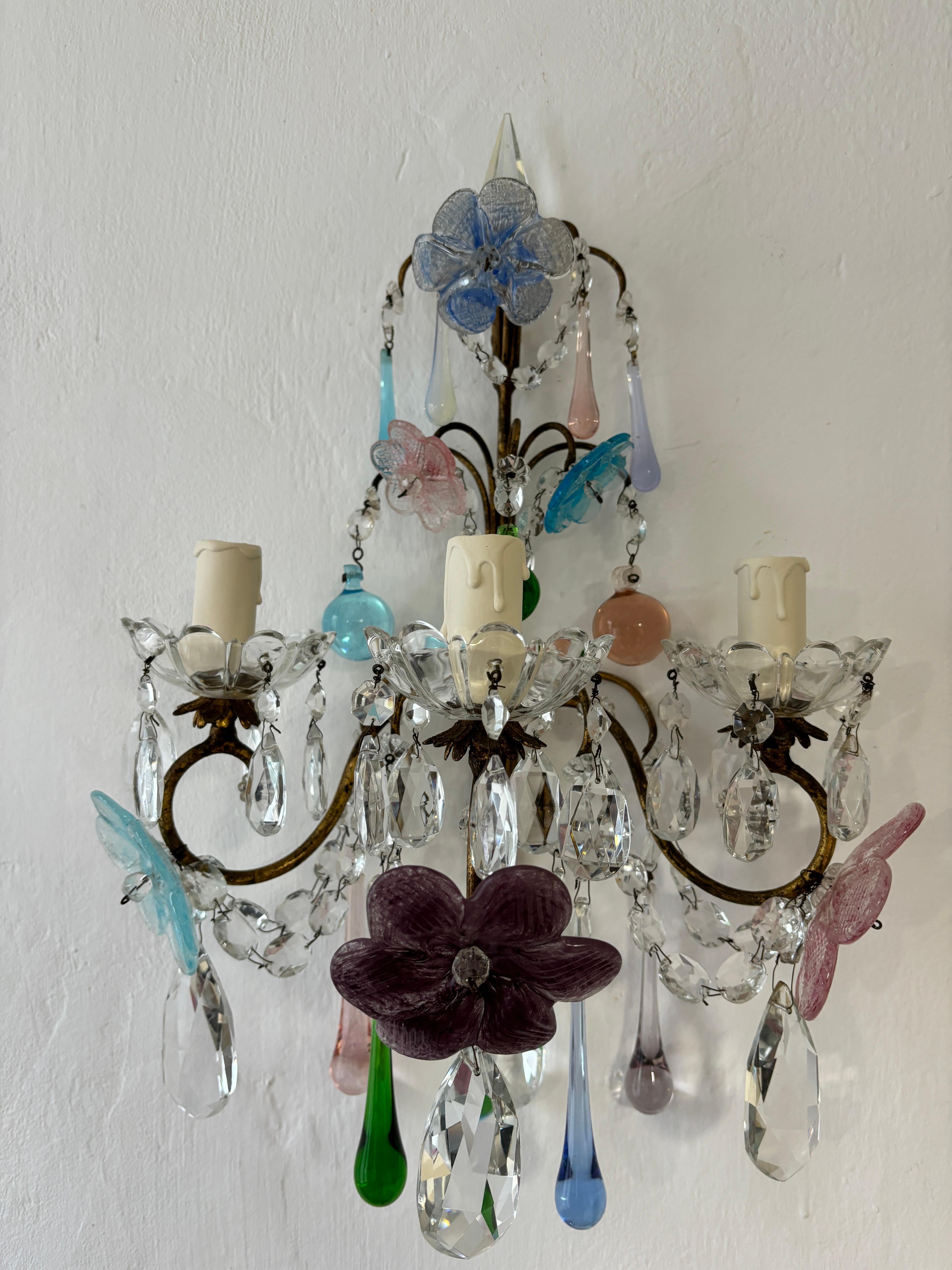 Milieu du XXe siècle Fleurs italiennes en verre de Murano multicolore à 3 niveaux avec appliques en forme de lances en cristal 1930 en vente