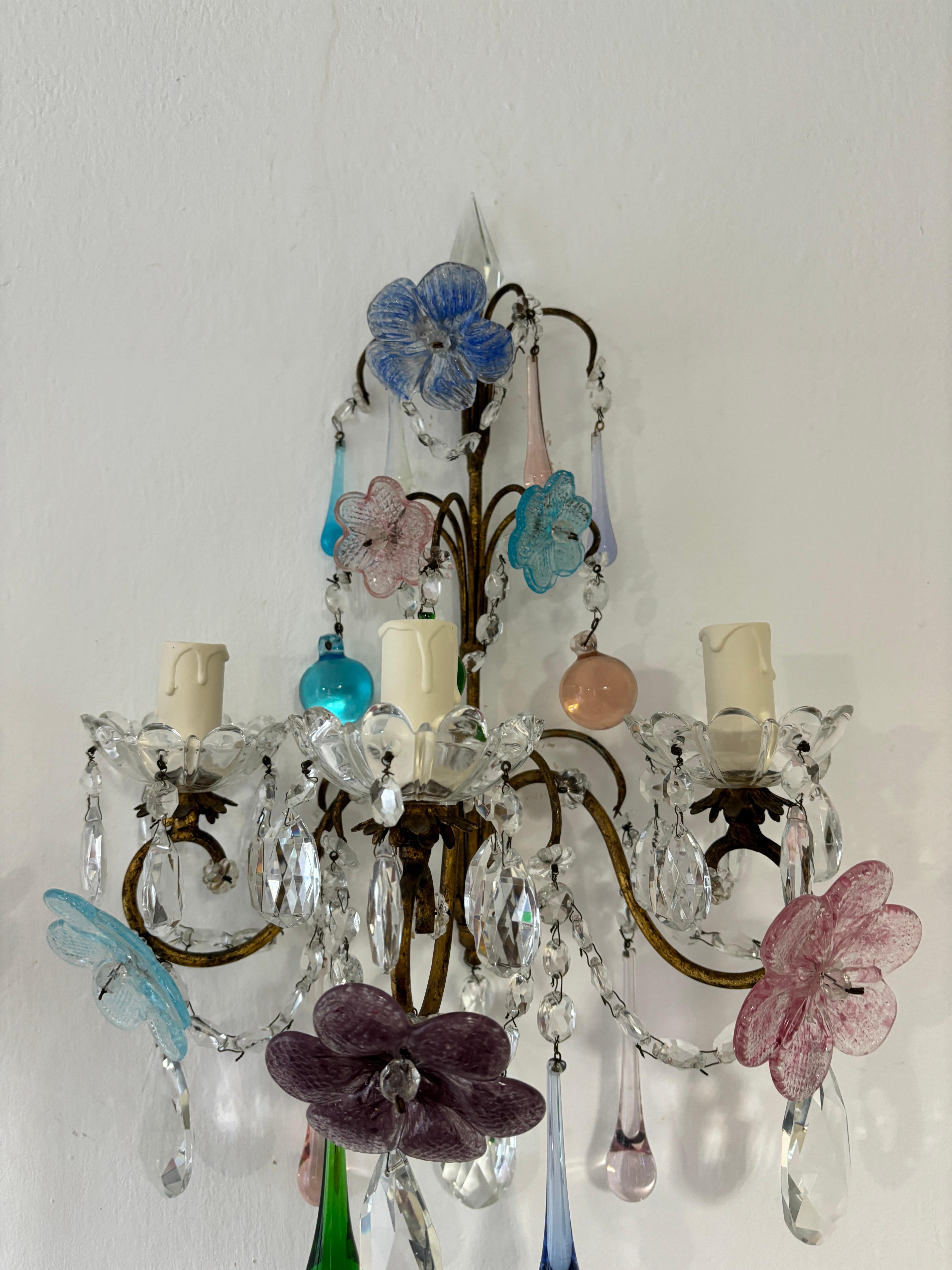 Fleurs italiennes en verre de Murano multicolore à 3 niveaux avec appliques en forme de lances en cristal 1930 en vente 1