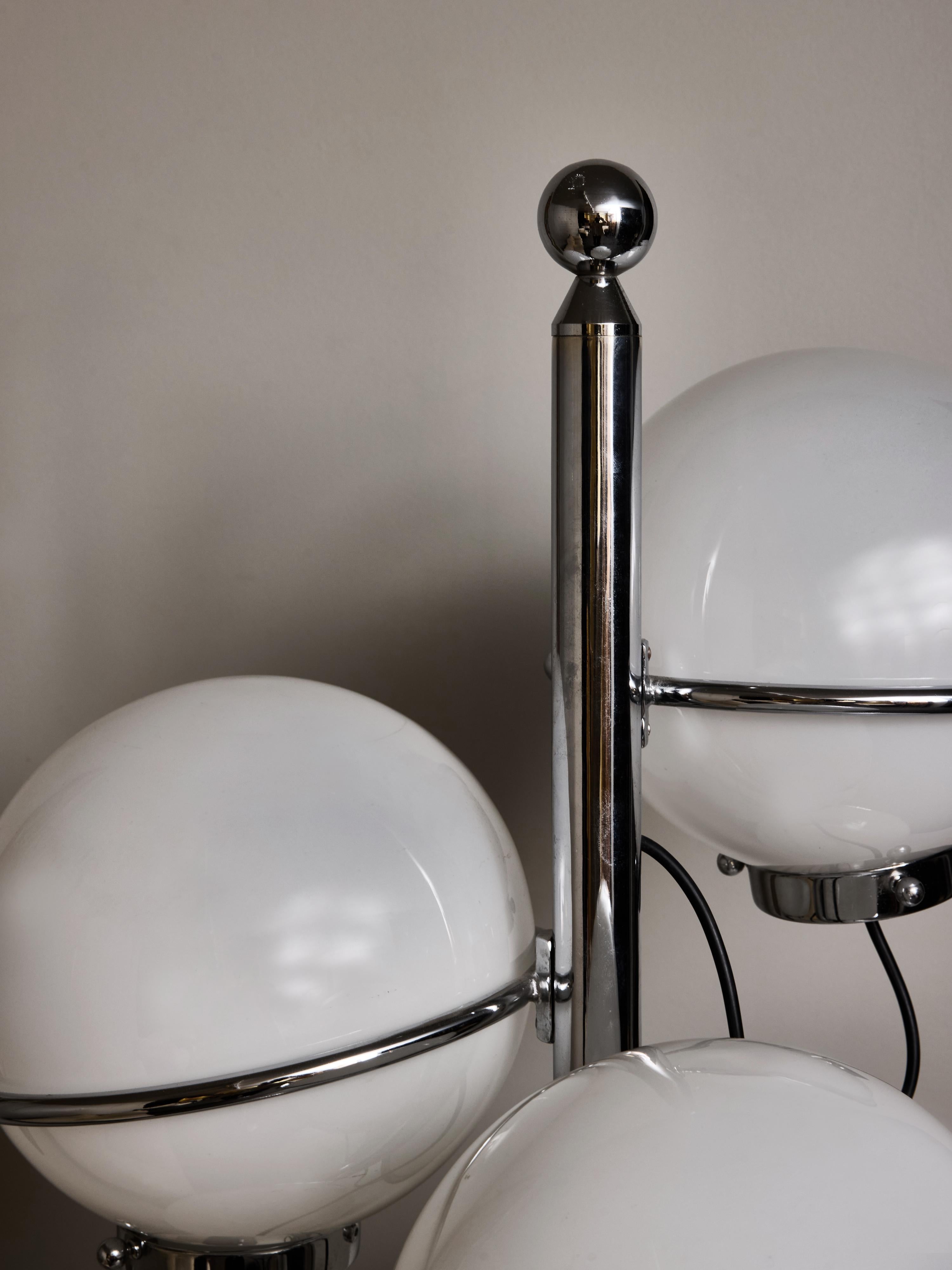 Italian Multi-Globe Sculptural Floor Lamp In Good Condition For Sale In Saint-Ouen, IDF