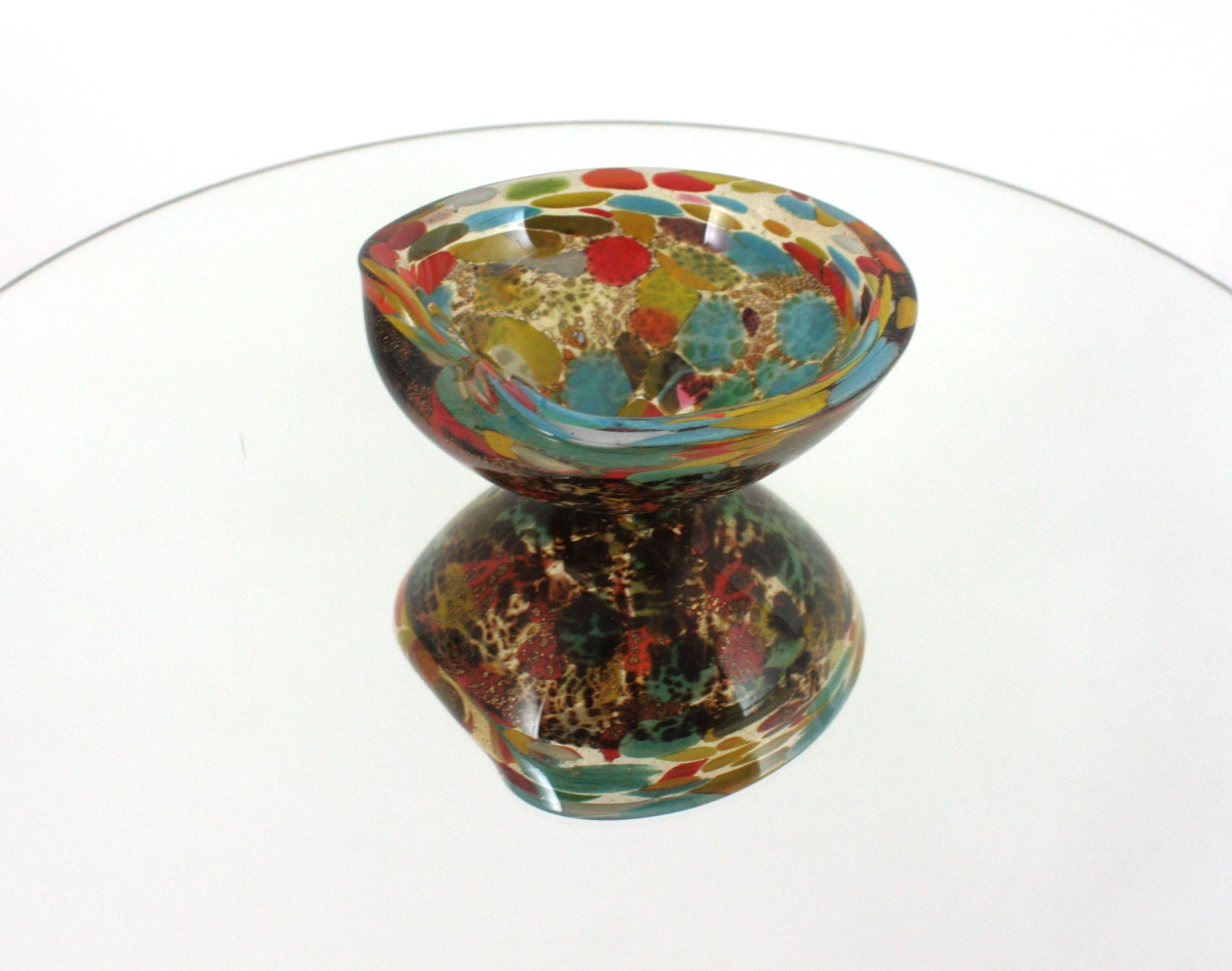 Italienische Schale aus mehrfarbigem Muranoglas, 1960er Jahre im Angebot 6
