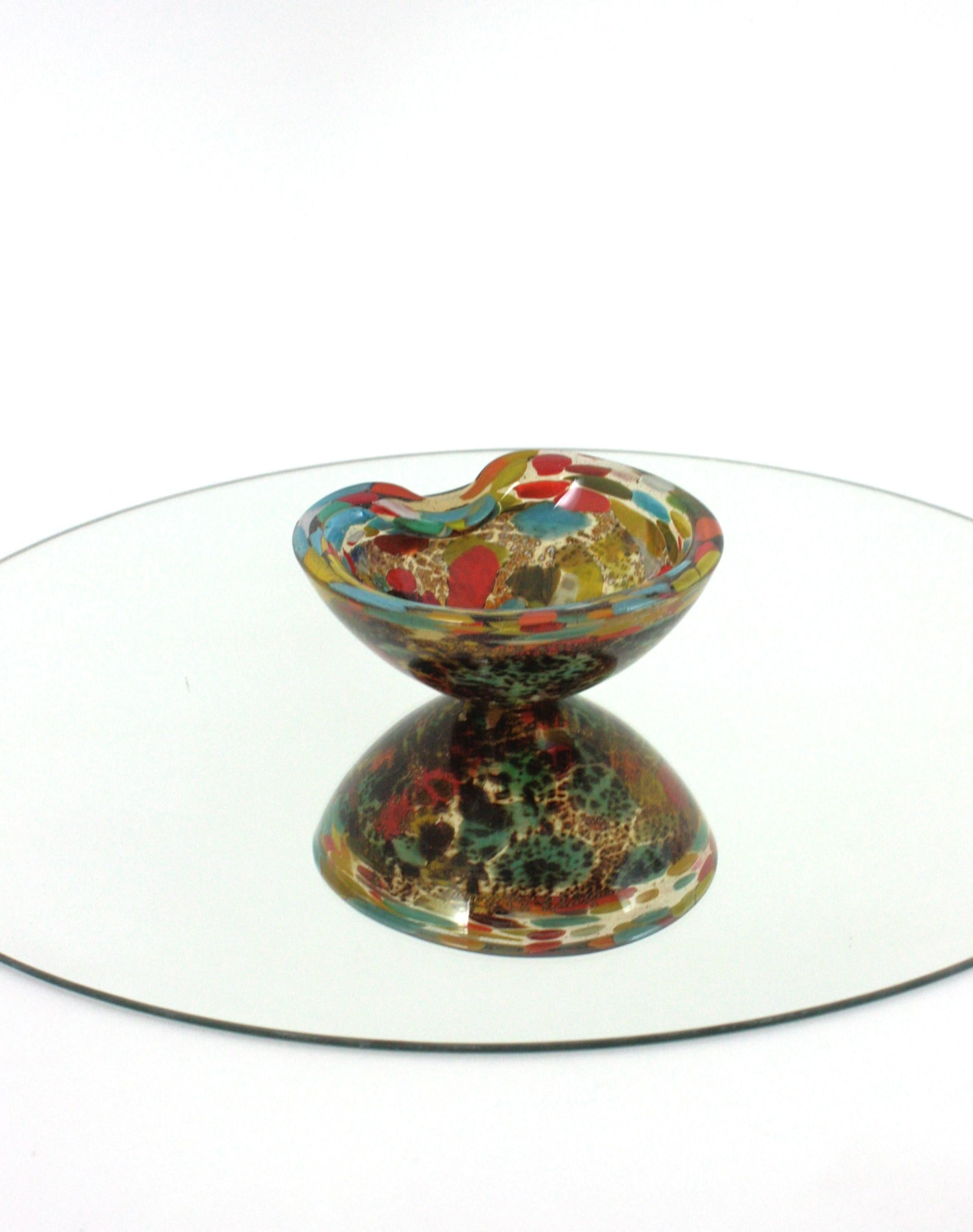 Italienische Schale aus mehrfarbigem Muranoglas, 1960er Jahre im Angebot 7