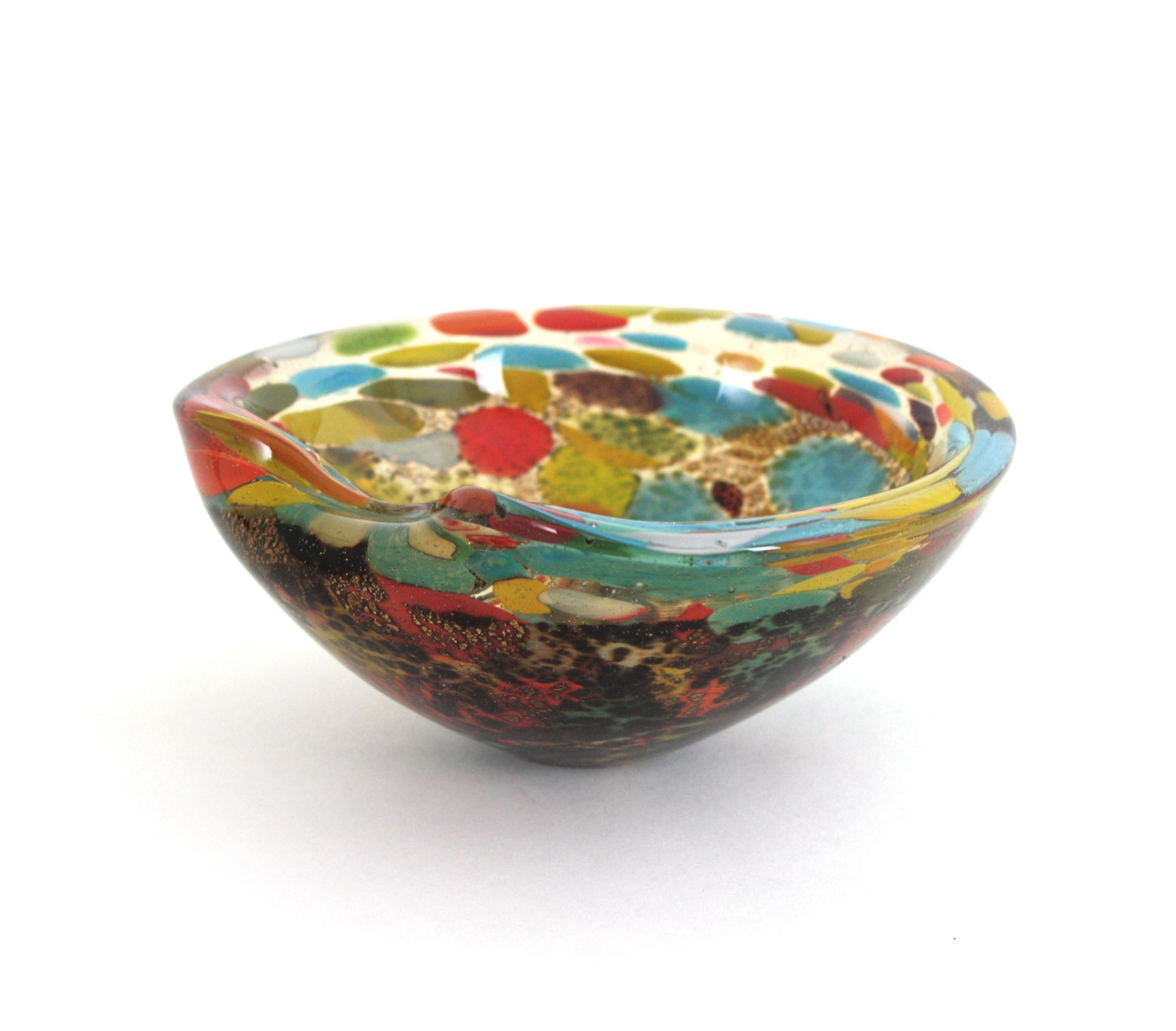 Italienische Schale aus mehrfarbigem Muranoglas, 1960er Jahre im Angebot 8