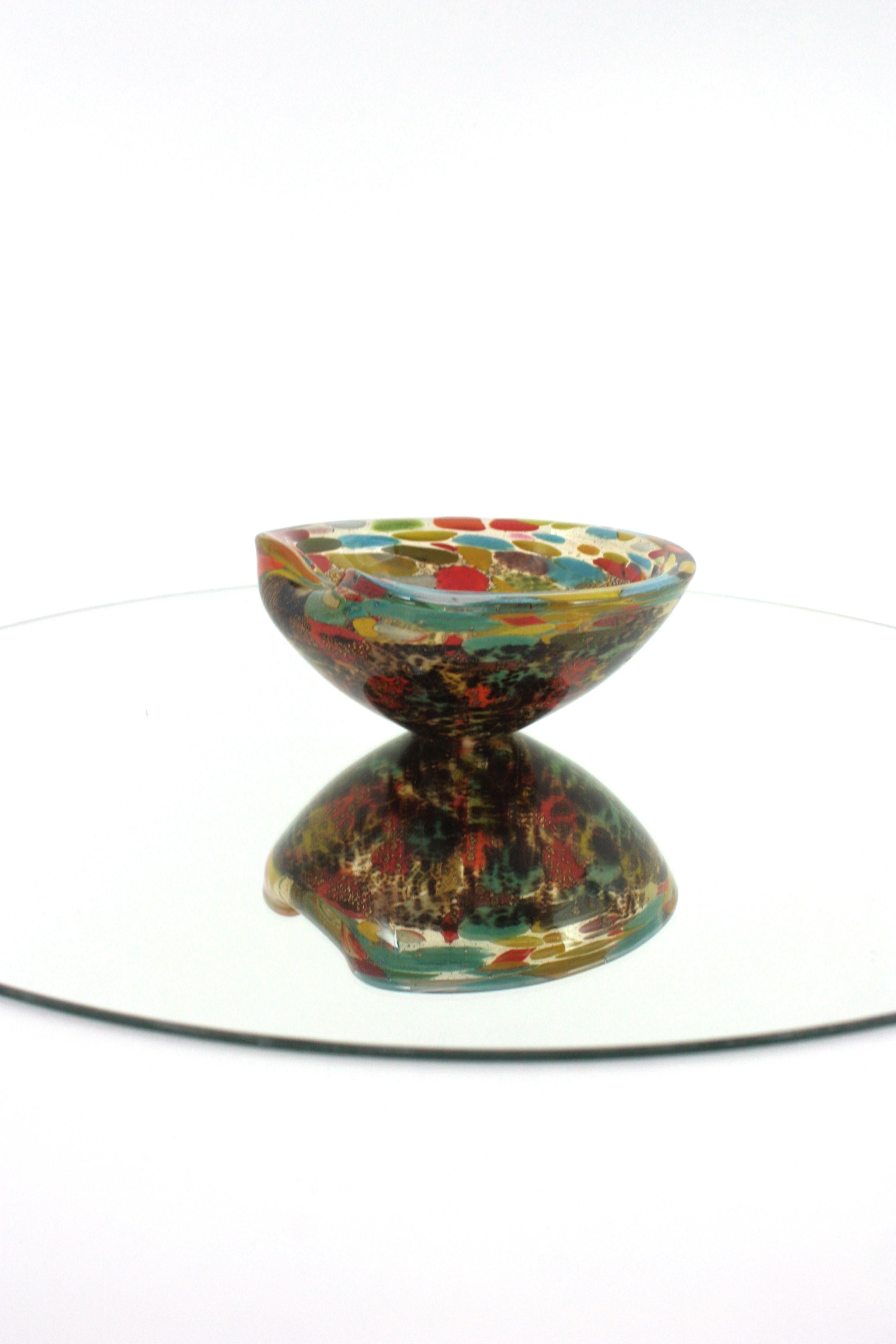 Italienische Schale aus mehrfarbigem Muranoglas, 1960er Jahre im Angebot 9