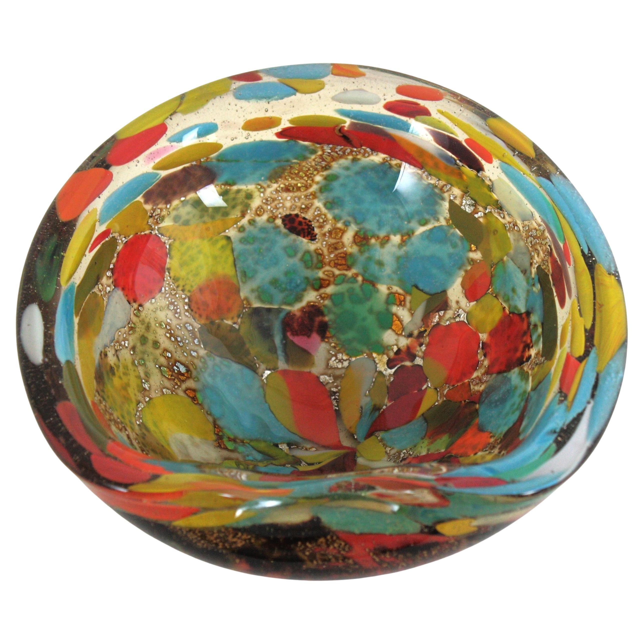 Italienische Schale aus mehrfarbigem Muranoglas, 1960er Jahre (Handgefertigt) im Angebot